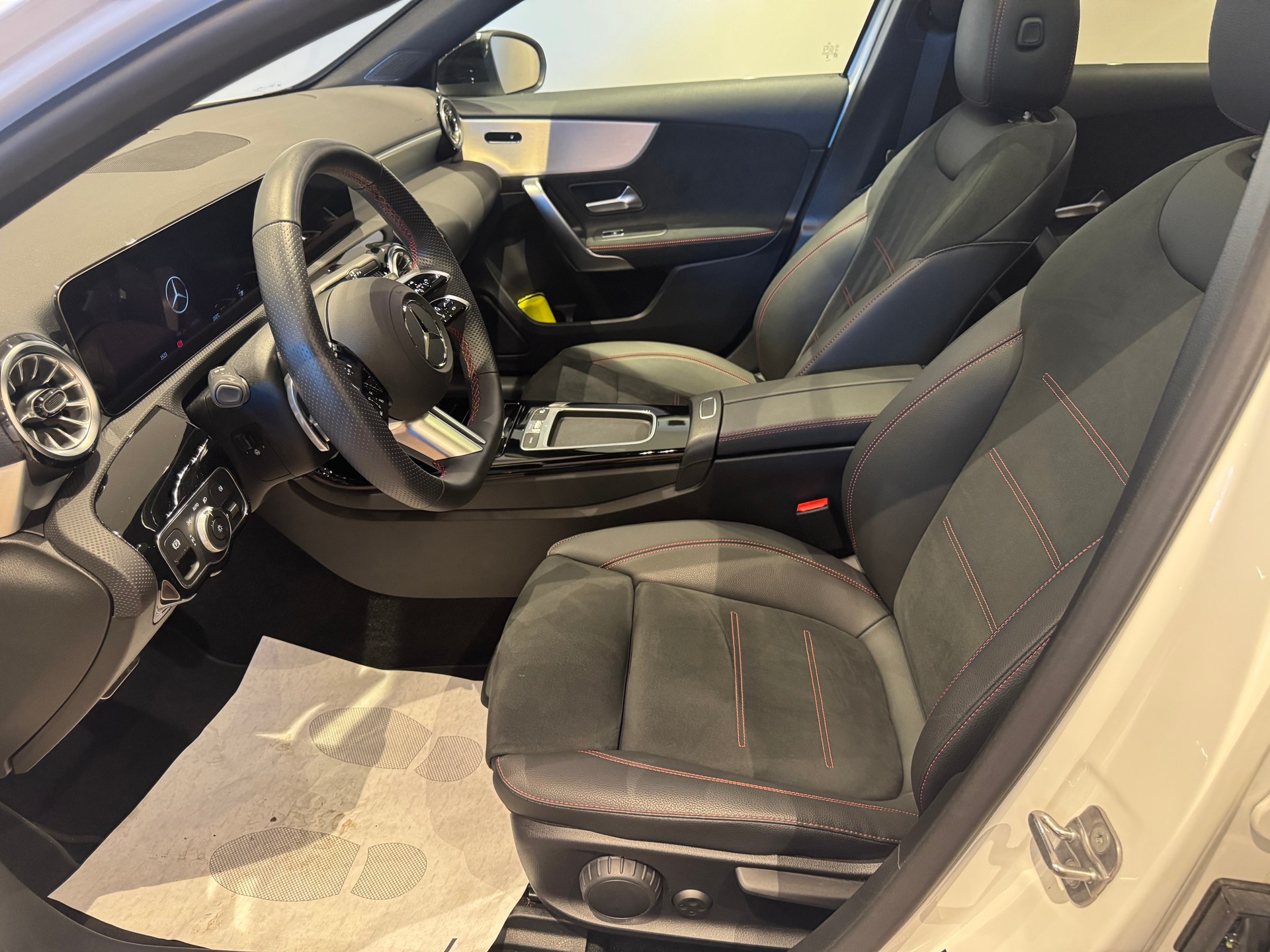 MERCEDES-BENZ A 250 AMG Line 4m Limousine - 13