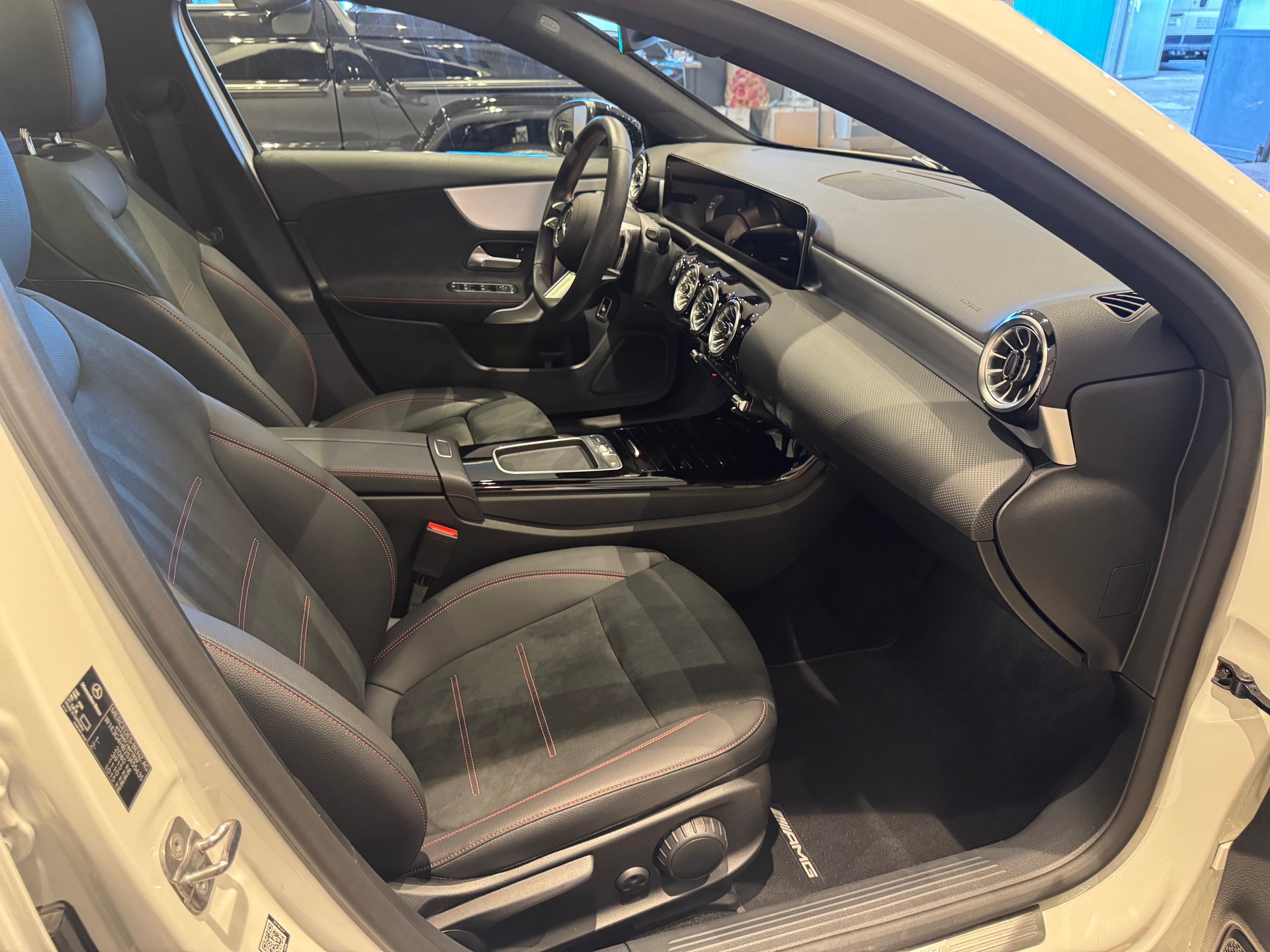 MERCEDES-BENZ A 250 AMG Line 4m Limousine - 8