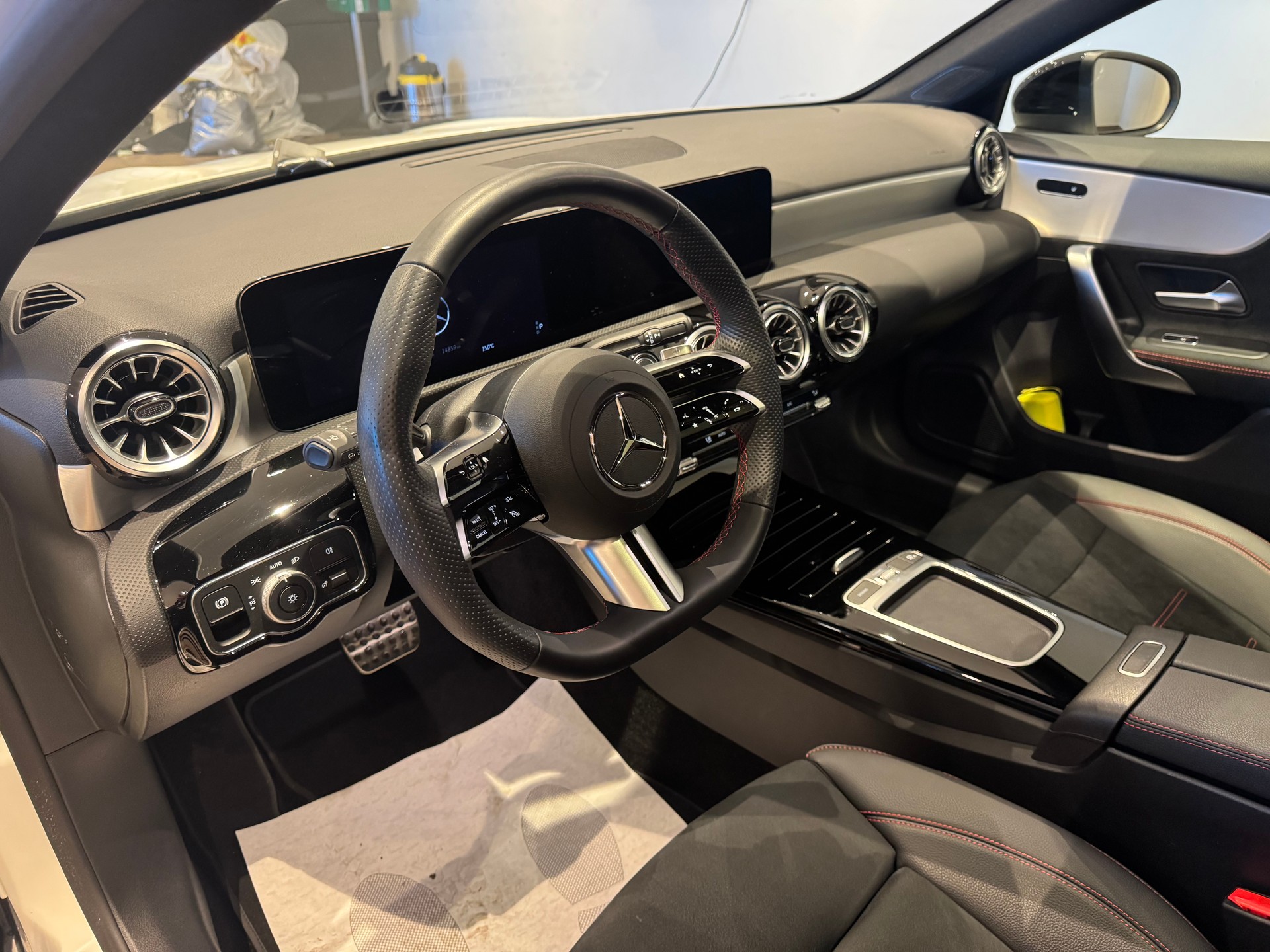 MERCEDES-BENZ A 250 AMG Line 4m Limousine - 14