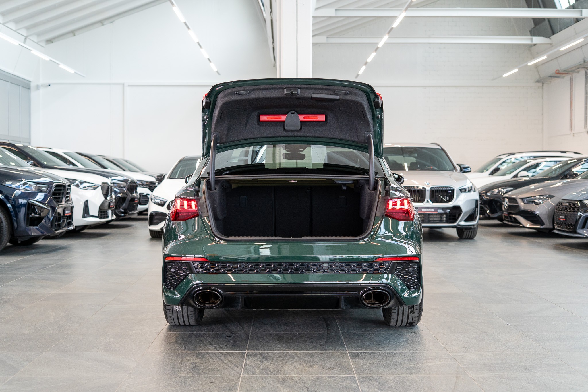RS3 Limousine 2.5 TFSI quattro S-Tronic / Sportauspuff / Audi Individual / Sportsitze