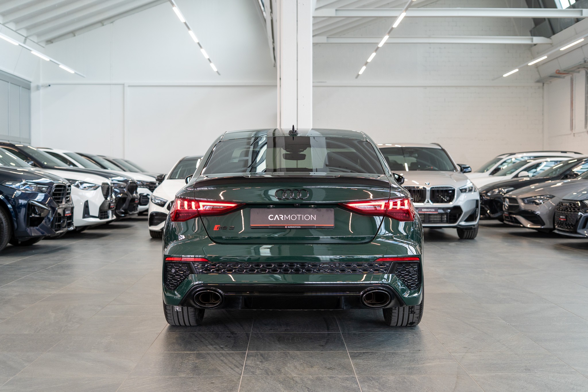 RS3 Limousine 2.5 TFSI quattro S-Tronic / Sportauspuff / Audi Individual / Sportsitze