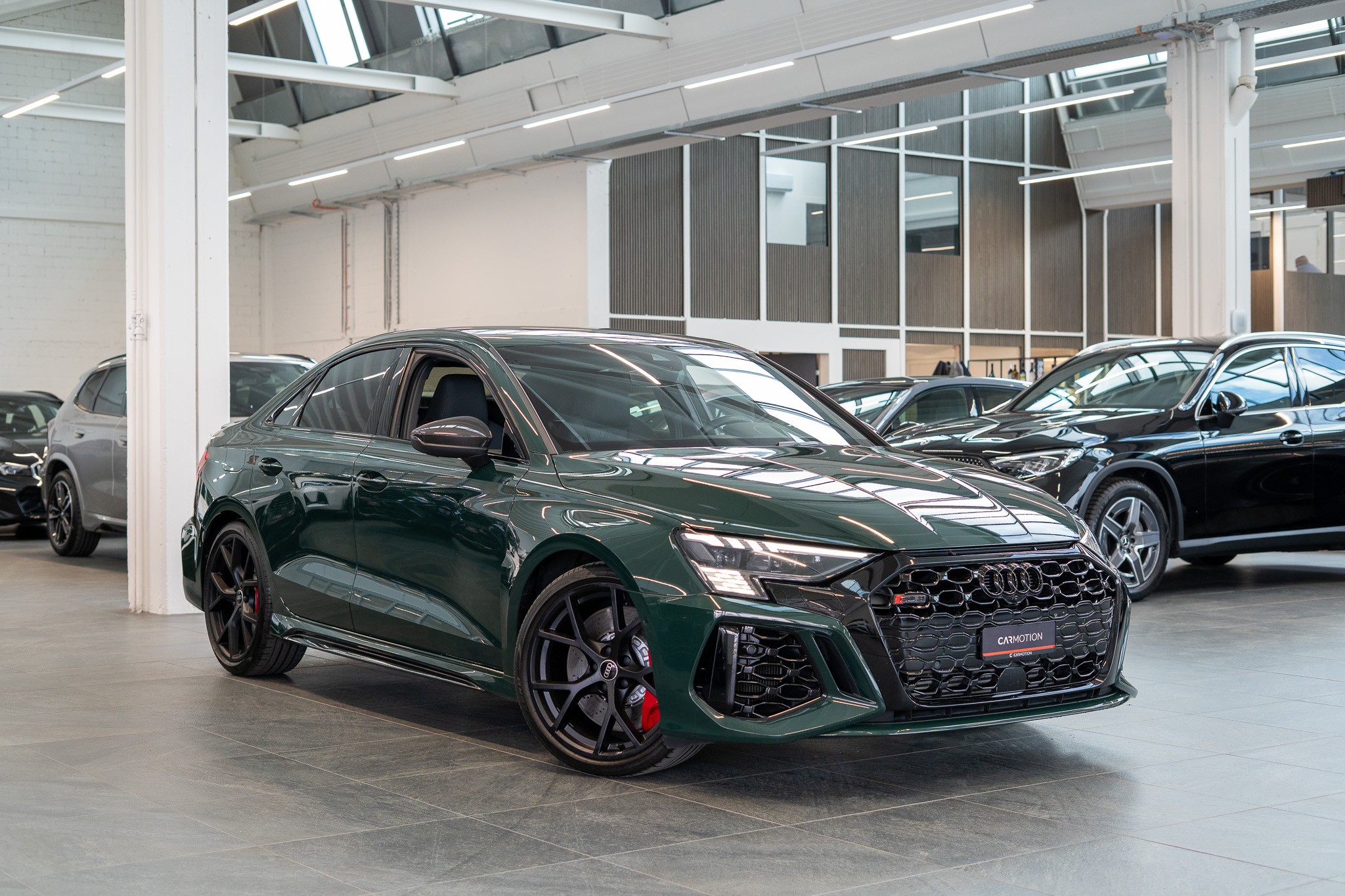 RS3 Limousine 2.5 TFSI quattro S-Tronic / Sportauspuff / Audi Individual / Sportsitze