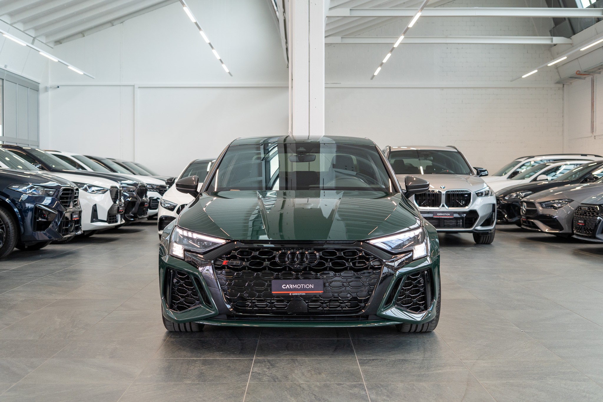 RS3 Limousine 2.5 TFSI quattro S-Tronic / Sportauspuff / Audi Individual / Sportsitze