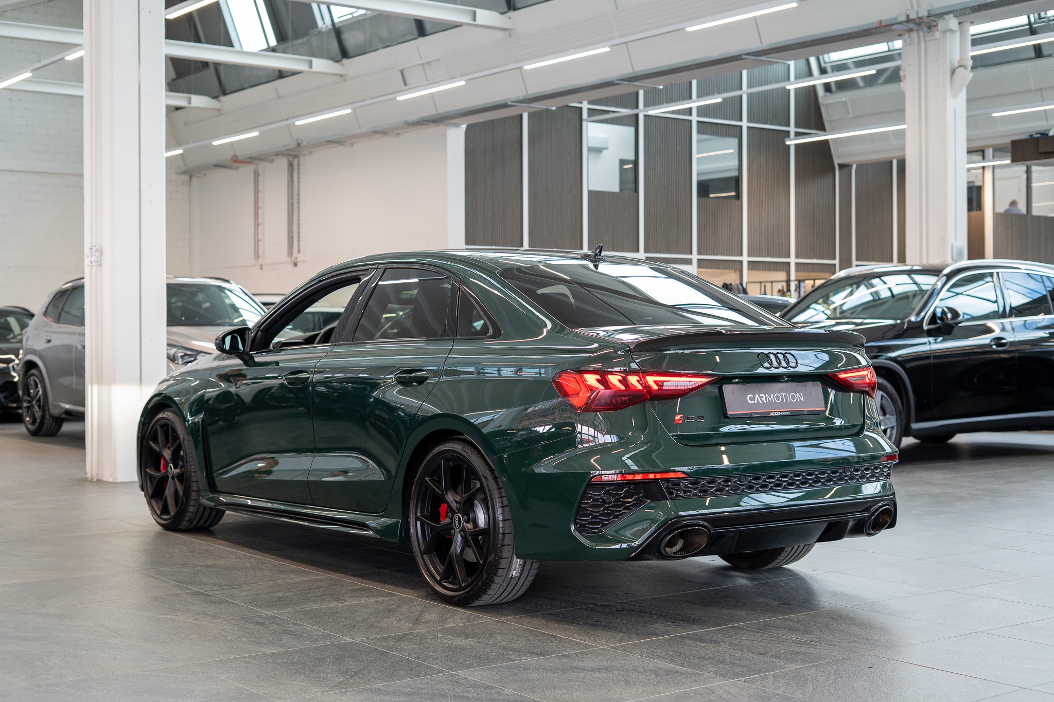 RS3 Limousine 2.5 TFSI quattro S-Tronic / Sportauspuff / Audi Individual / Sportsitze