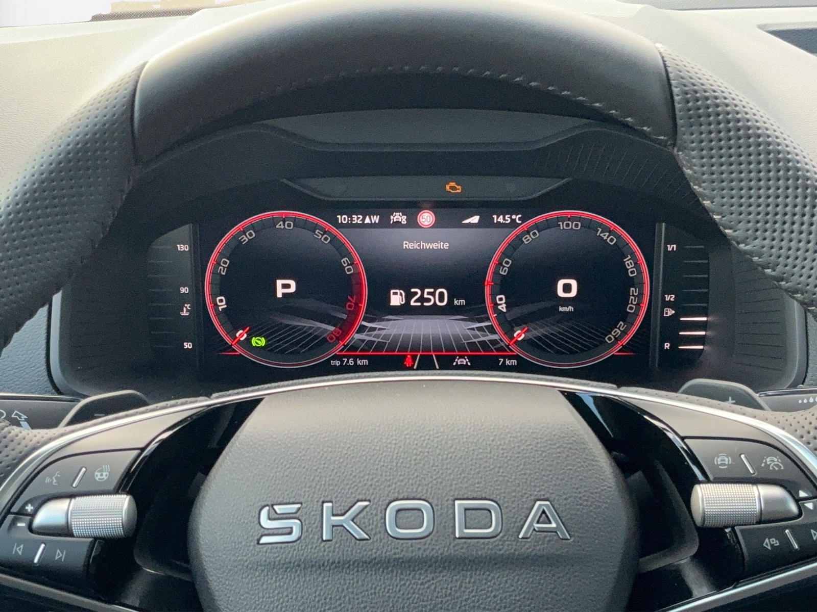 SKODA Karoq 2.0 TSI Dynamic Limited Edition 4x4 DSG - 8