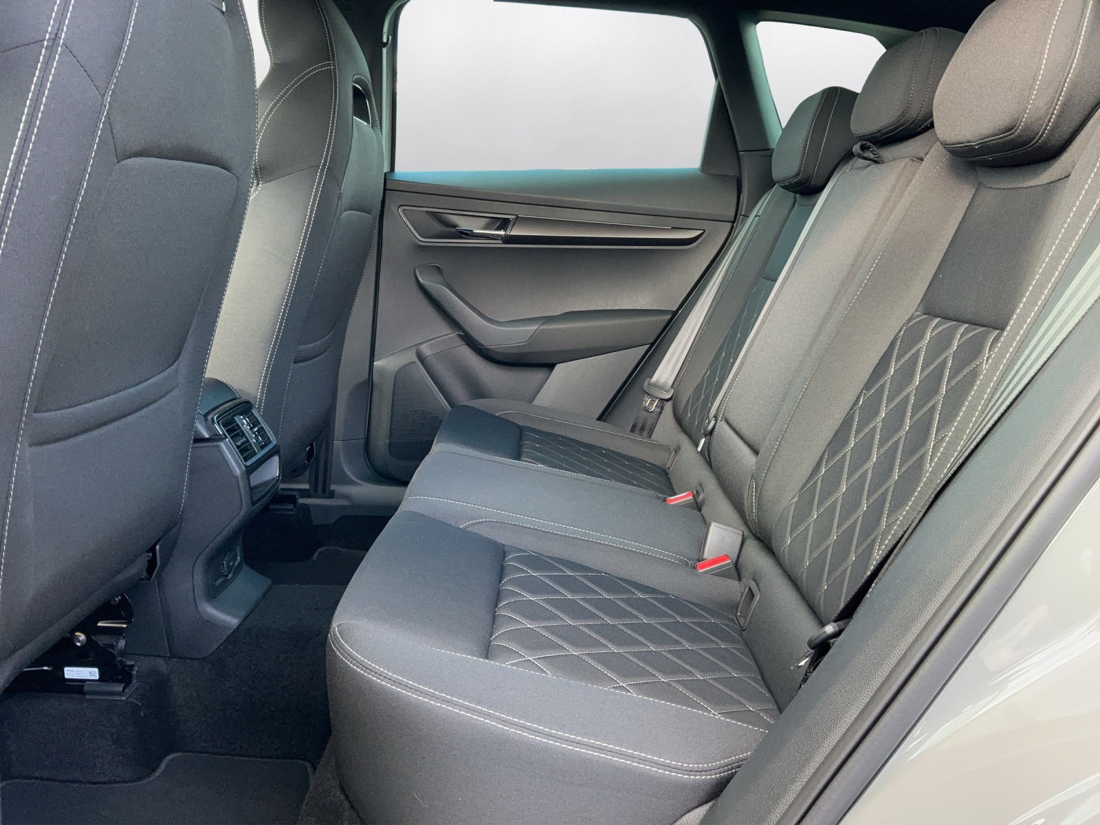 SKODA Karoq 2.0 TSI Dynamic Limited Edition 4x4 DSG - 11