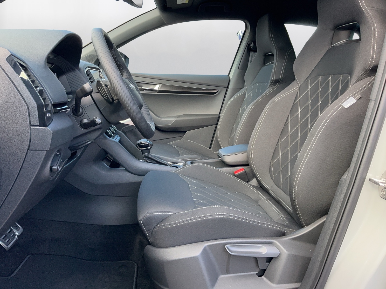 SKODA Karoq 2.0 TSI Dynamic Limited Edition 4x4 DSG - 10