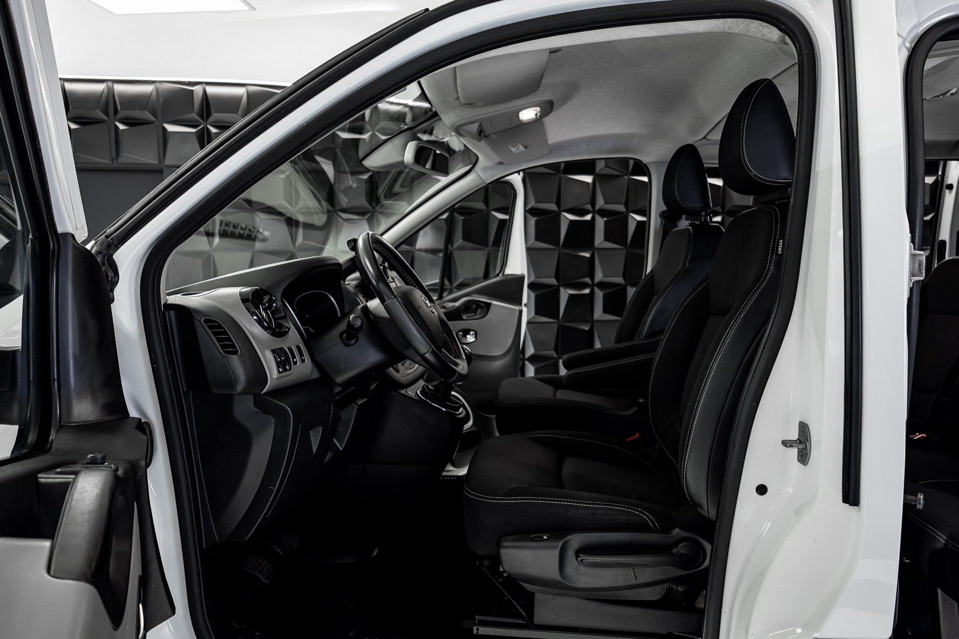 NISSAN NV300 dCi 145 2.7 L1H1 Premium 8Pl. - 8