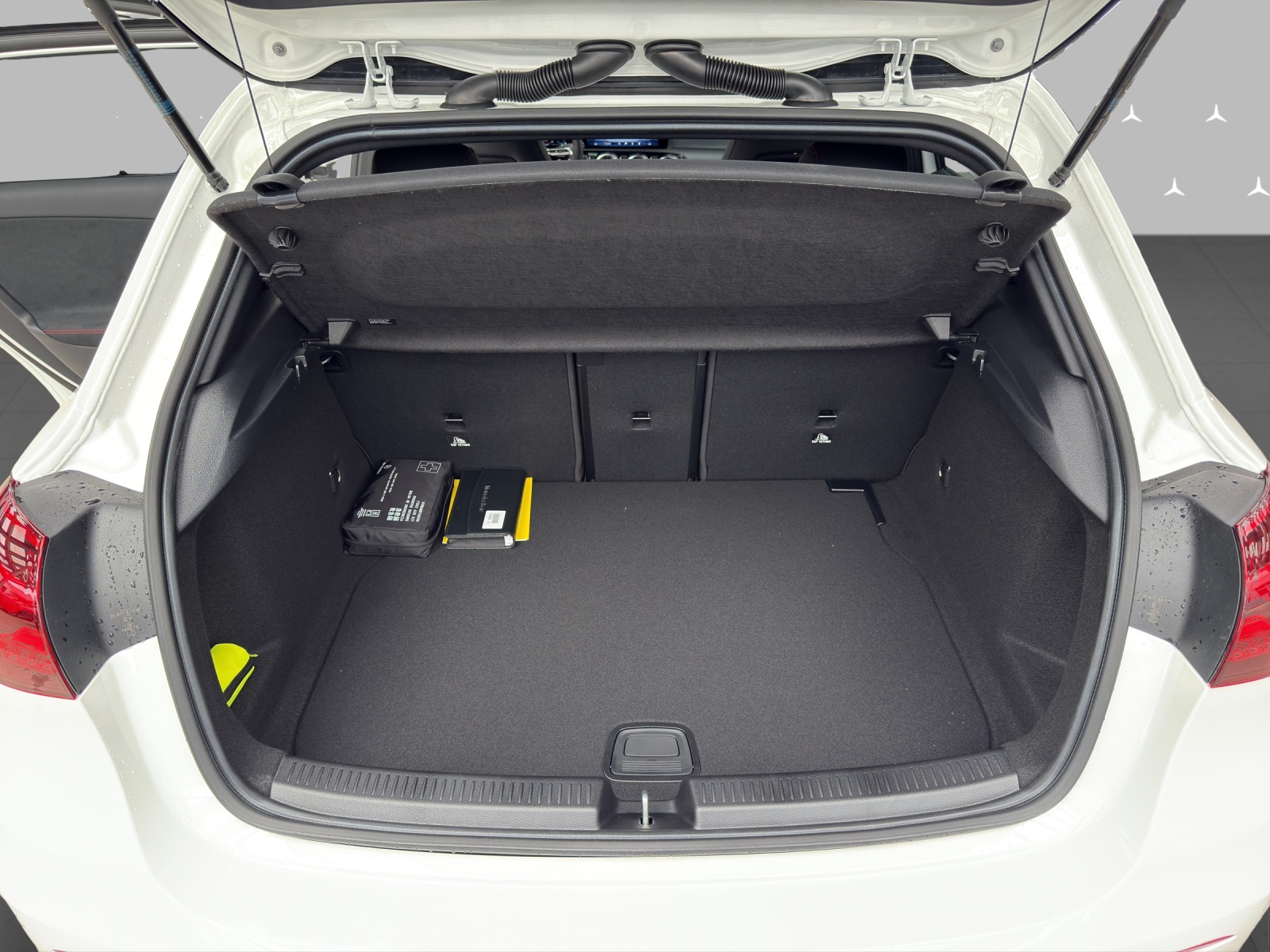 MERCEDES-BENZ A 200 Night Star 7G-DCT - 8