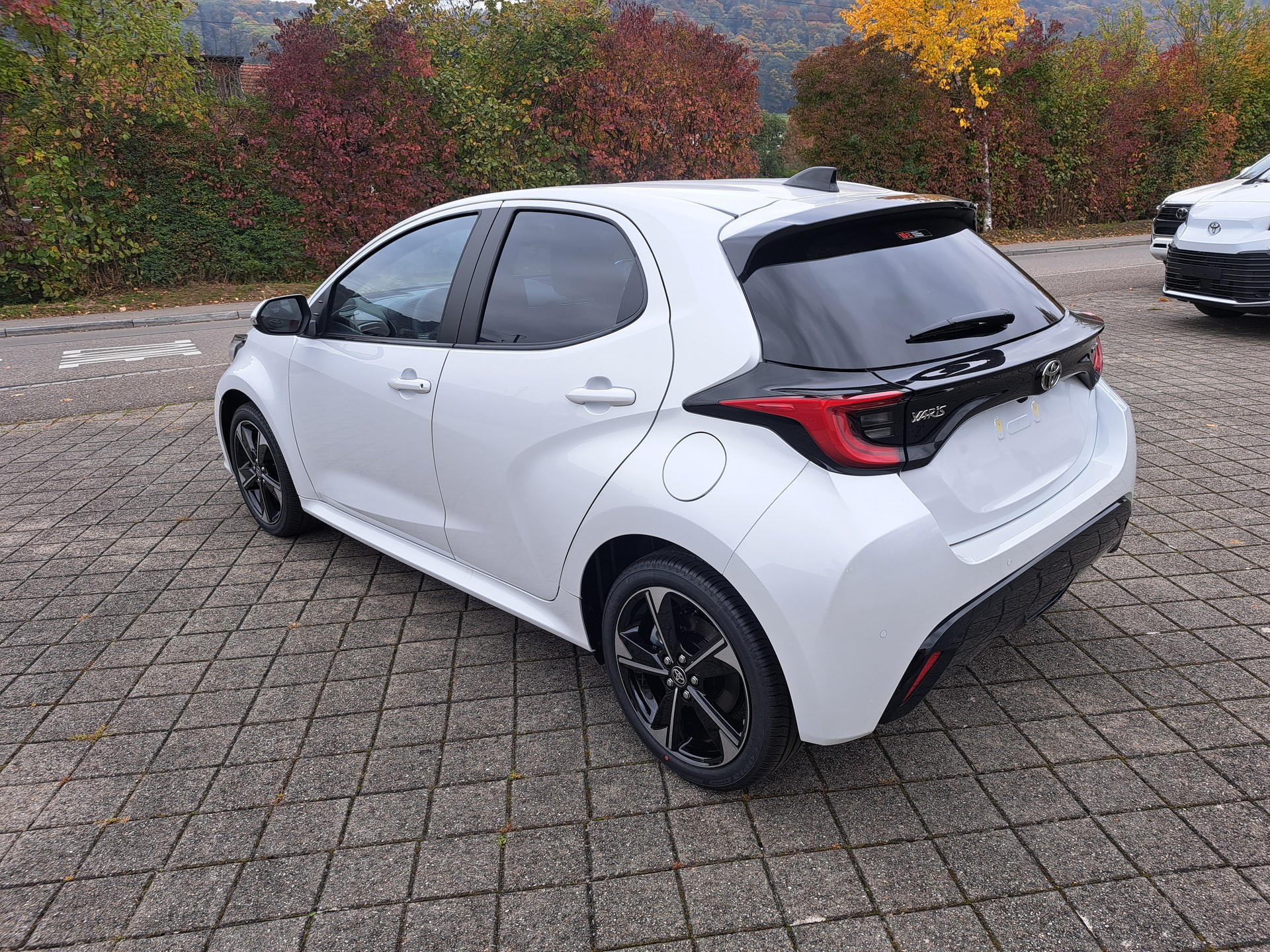 TOYOTA Yaris 1.5 Premium e-CVT - 10