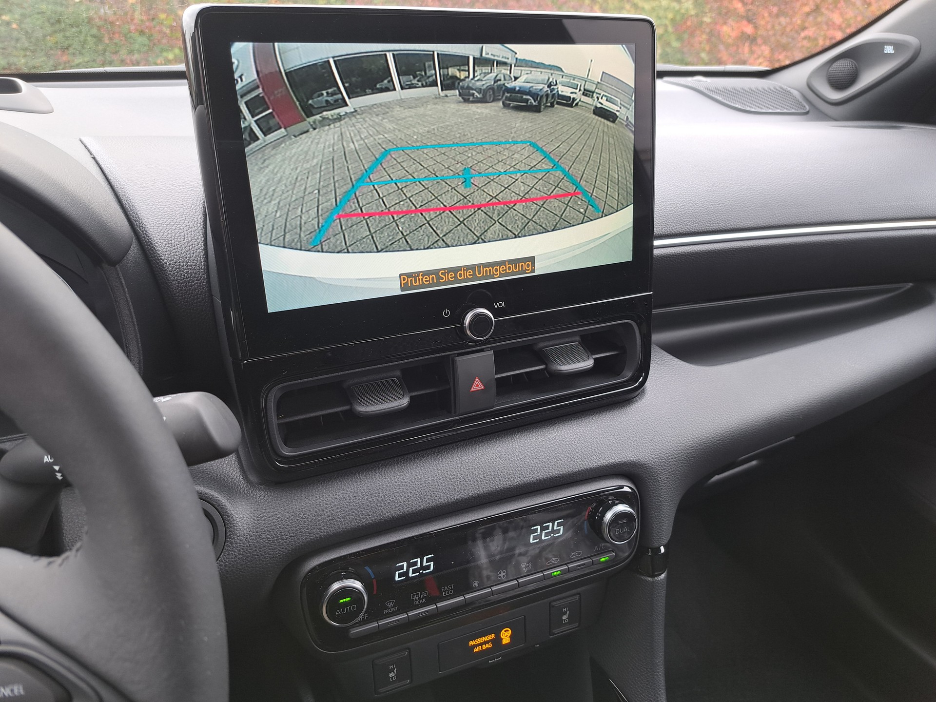 TOYOTA Yaris 1.5 Premium e-CVT - 13