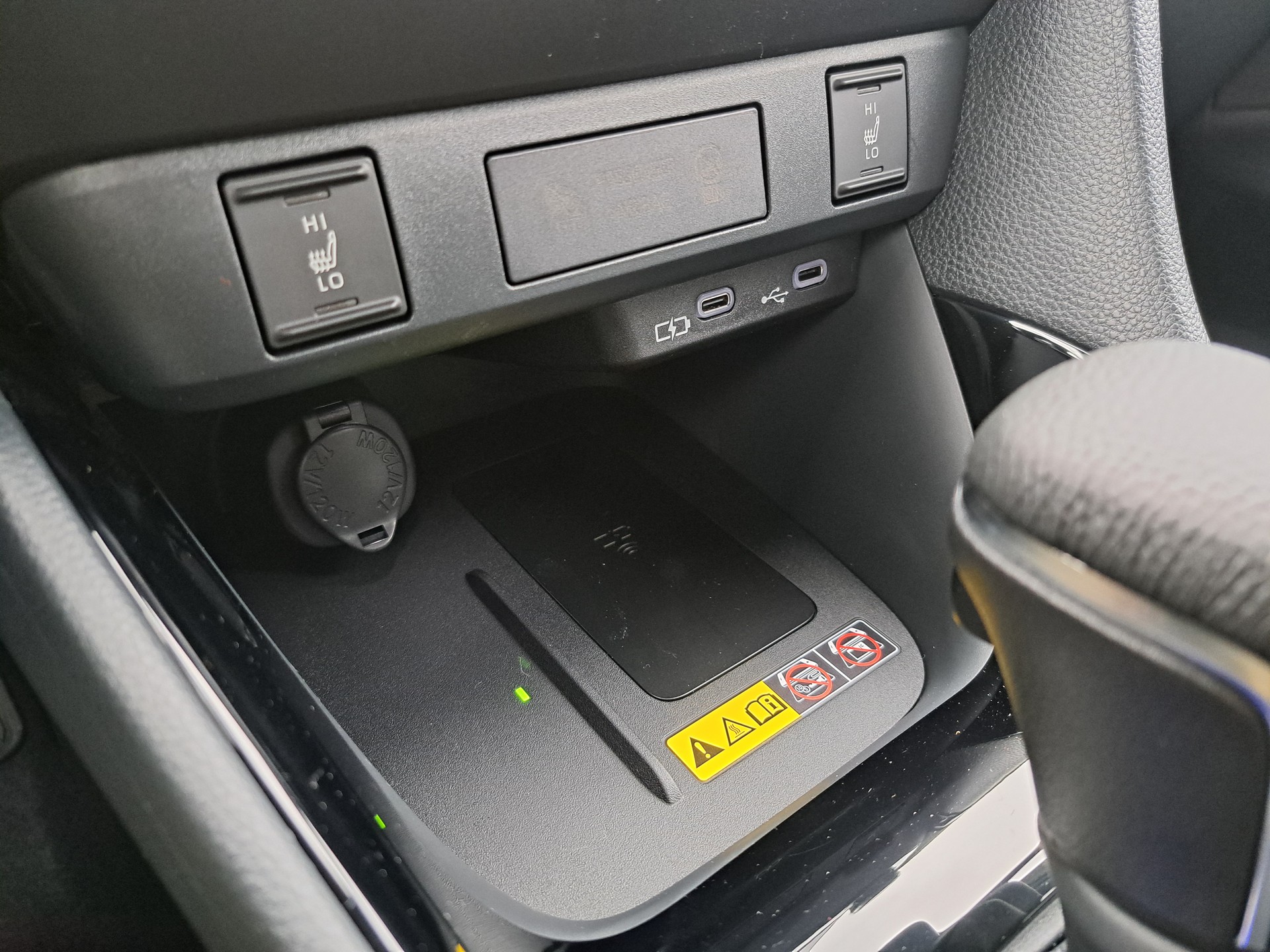 TOYOTA Yaris 1.5 Premium e-CVT - 16