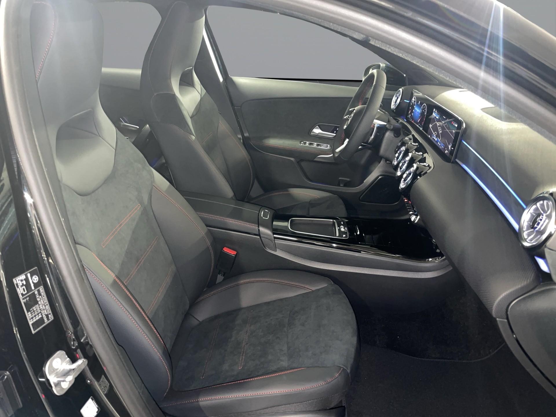 MERCEDES-BENZ A 220 4Matic 8G-DCT - 11