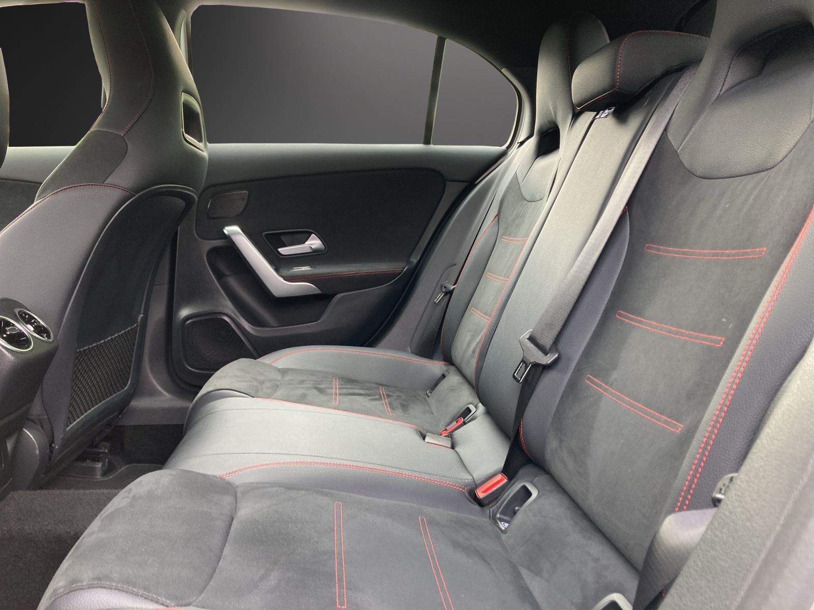 MERCEDES-BENZ A 250 e 8G-DCT - 9