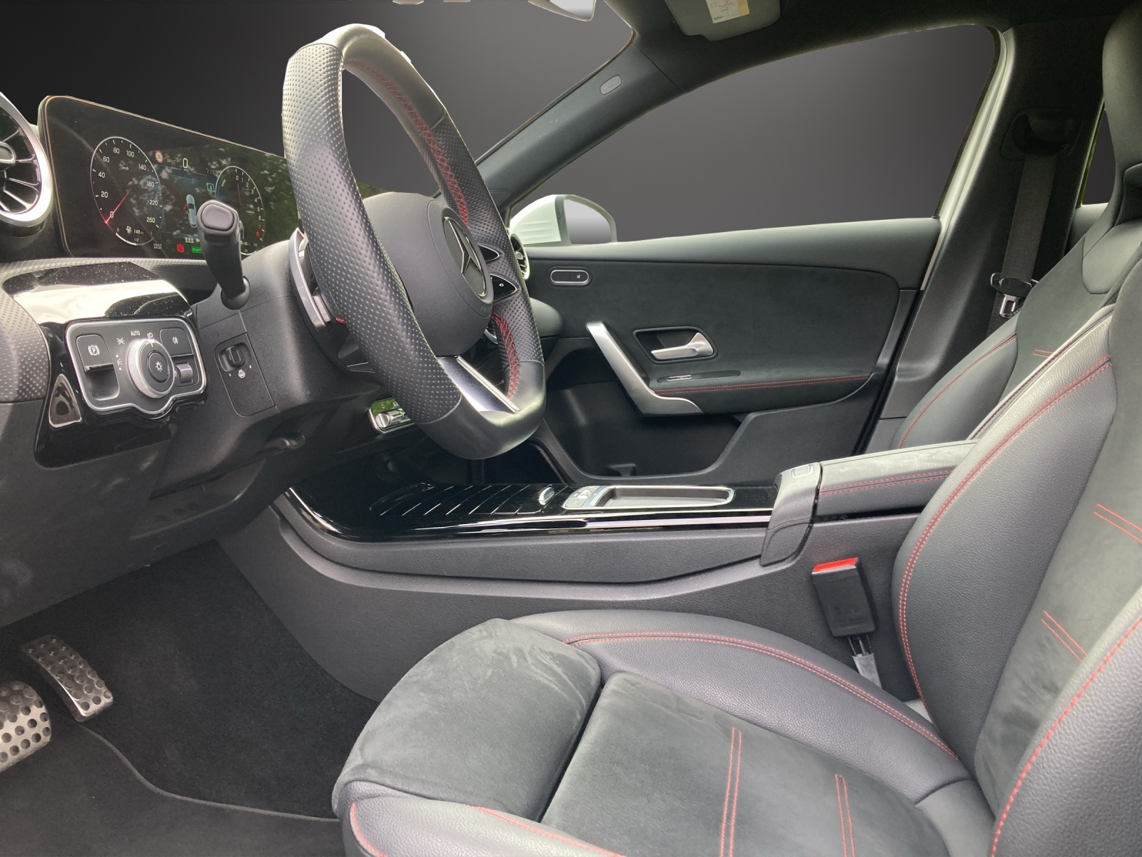 MERCEDES-BENZ A 250 e 8G-DCT - 4