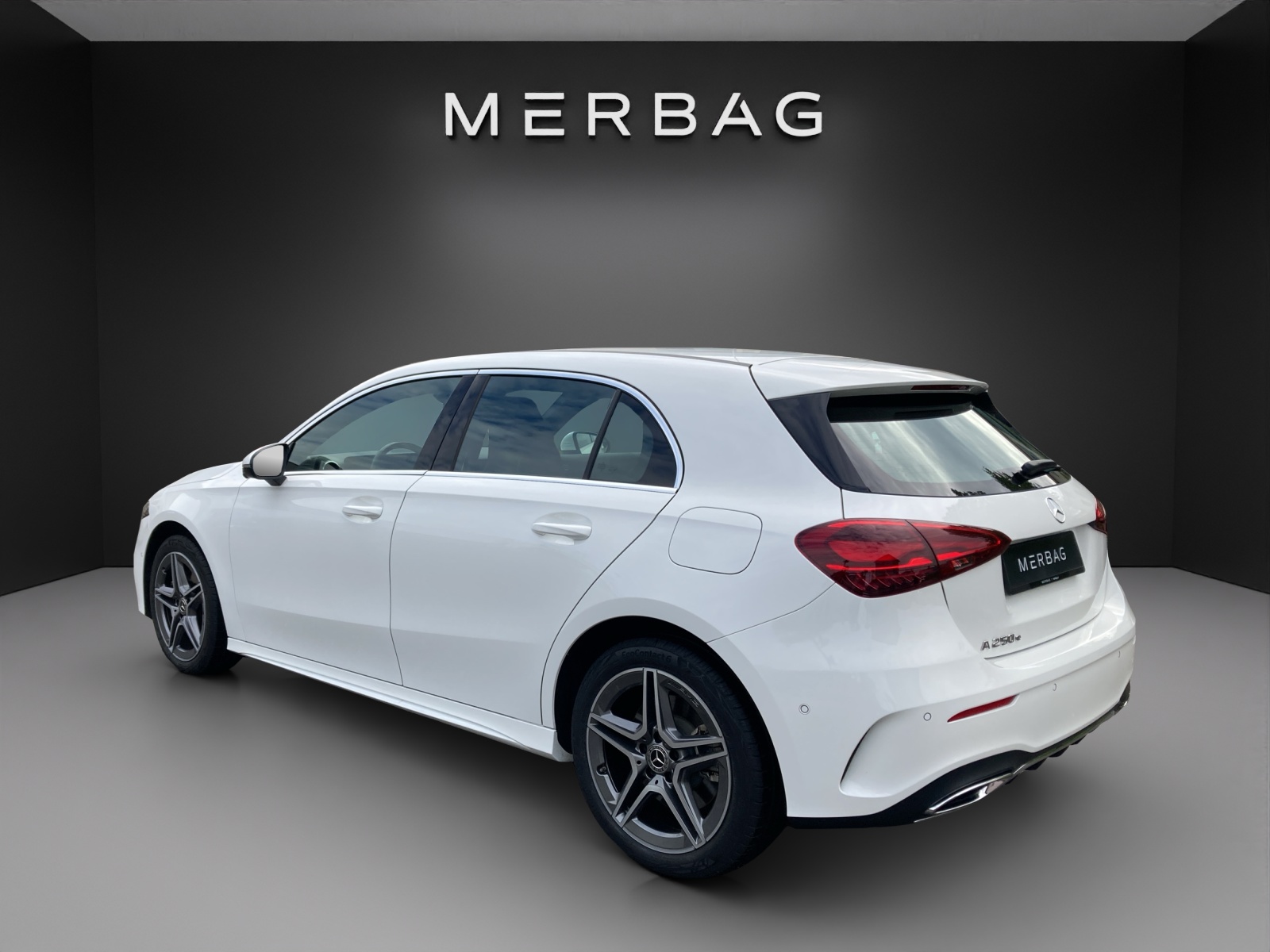 MERCEDES-BENZ A 250 e 8G-DCT - 11