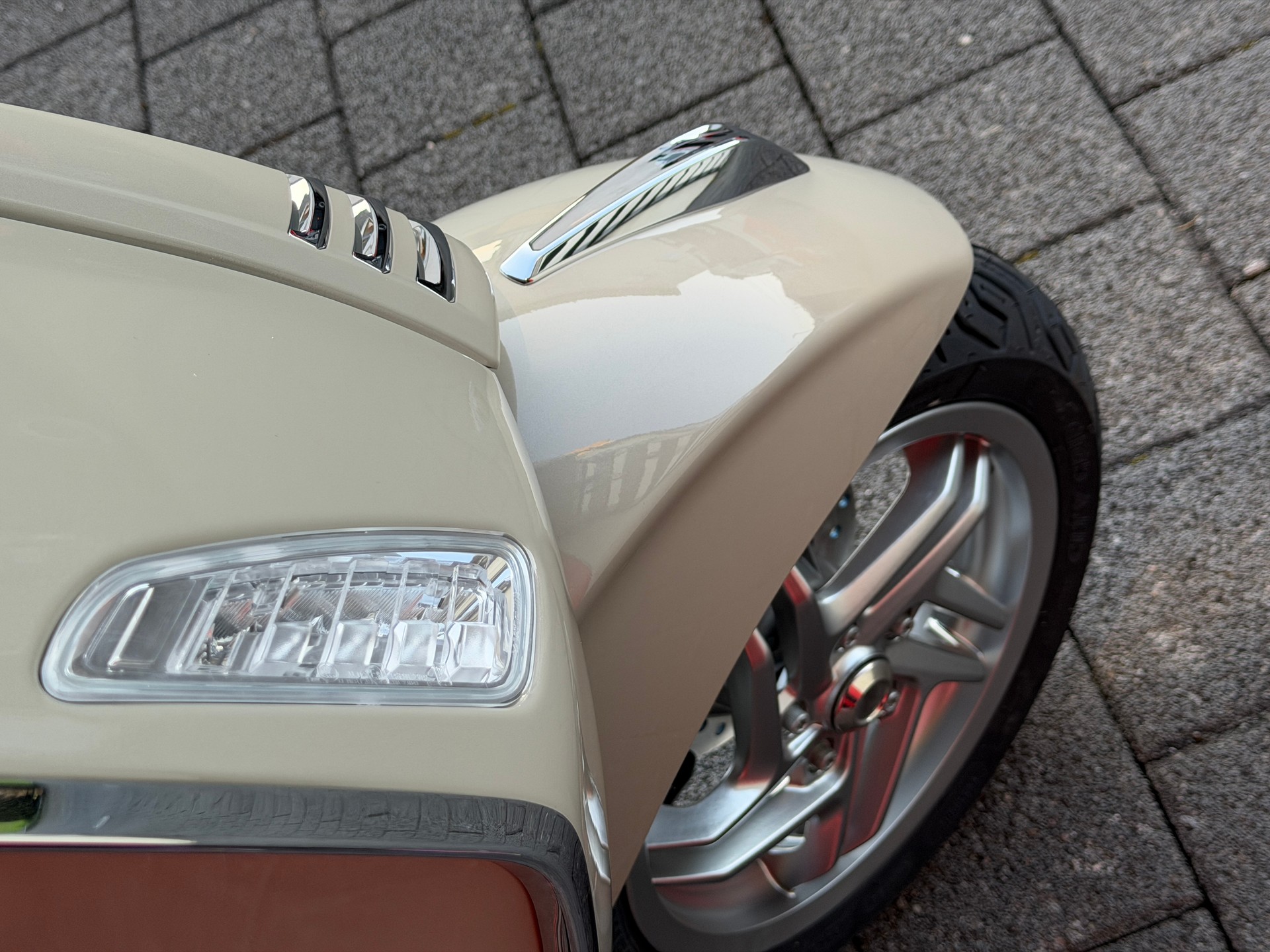 PIAGGIO Vespa 125 Primavera MY26 - 11