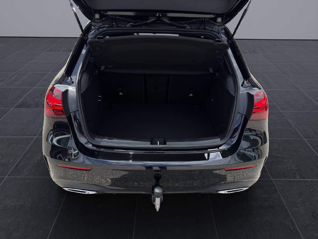 MERCEDES-BENZ A 250 AMG Line 4m - 18