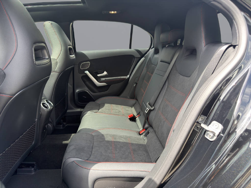 MERCEDES-BENZ A 250 AMG Line 4m - 14