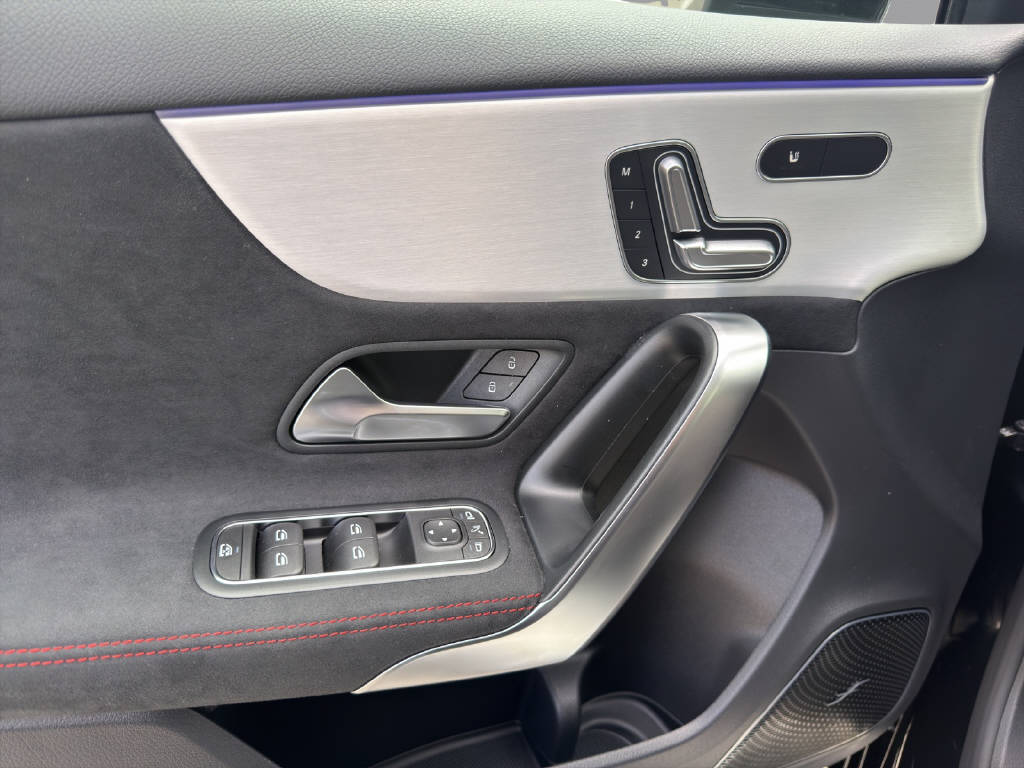 MERCEDES-BENZ A 250 AMG Line 4m - 13