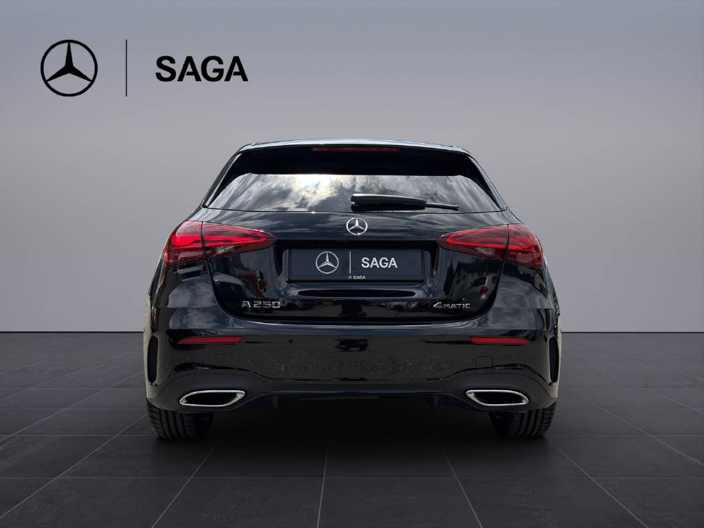 MERCEDES-BENZ A 250 AMG Line 4m - 5
