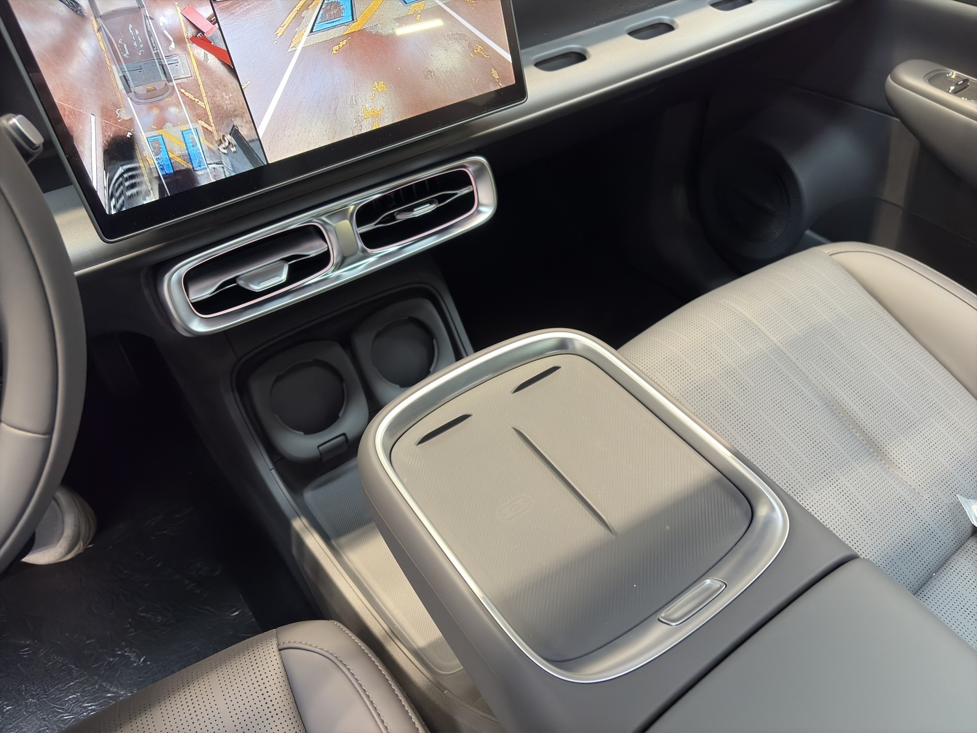 LEAPMOTOR B10 1.5 Hybrid EV - 10