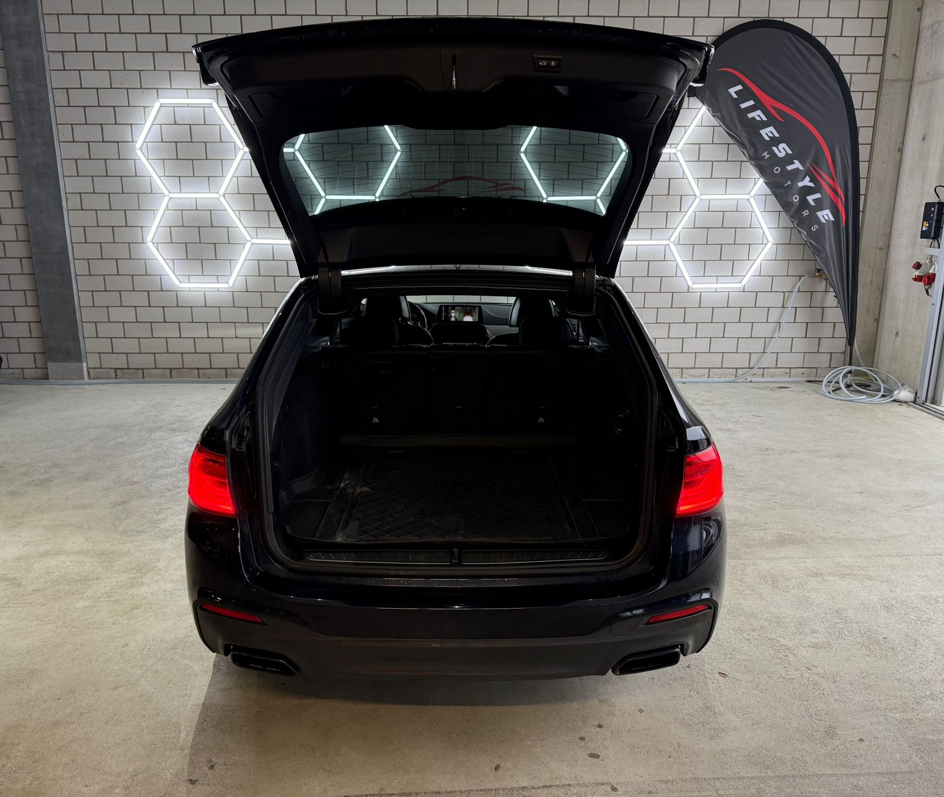 BMW M550d xDrive Touring Steptronic - 14