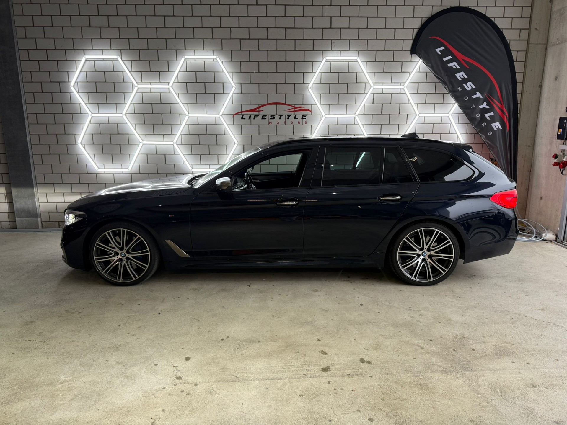BMW M550d xDrive Touring Steptronic - 2