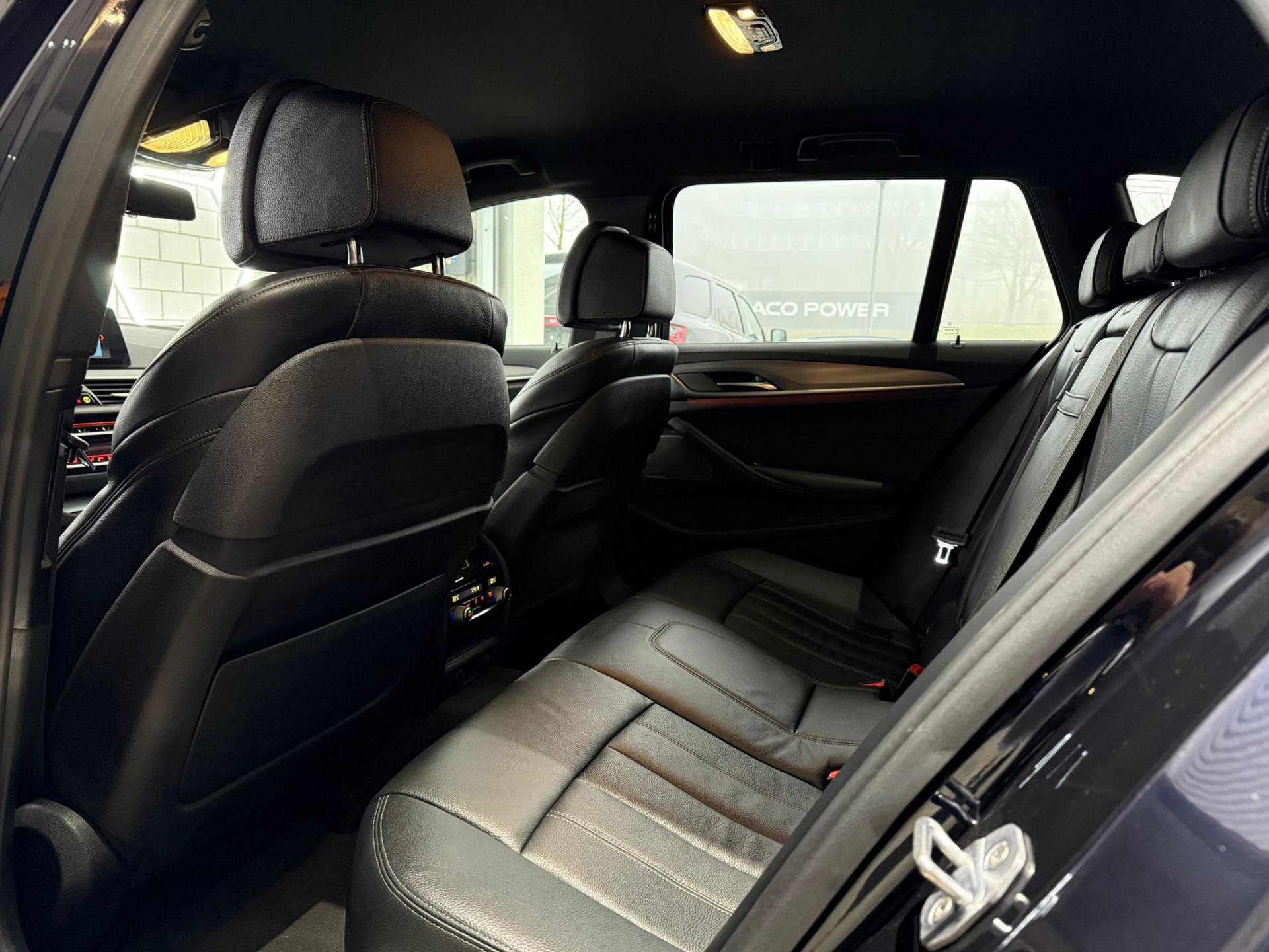 BMW M550d xDrive Touring Steptronic - 12