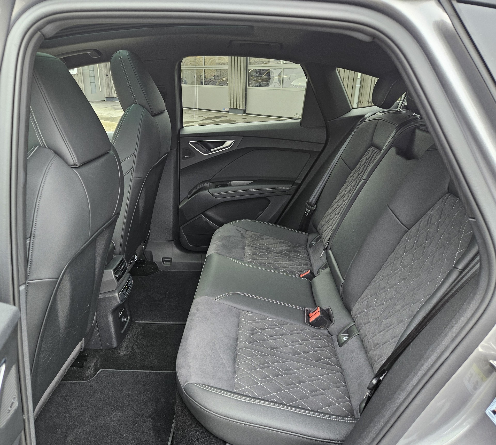 AUDI Q4 Sportback e-tron 45 Attraction quattro S-Line - 28