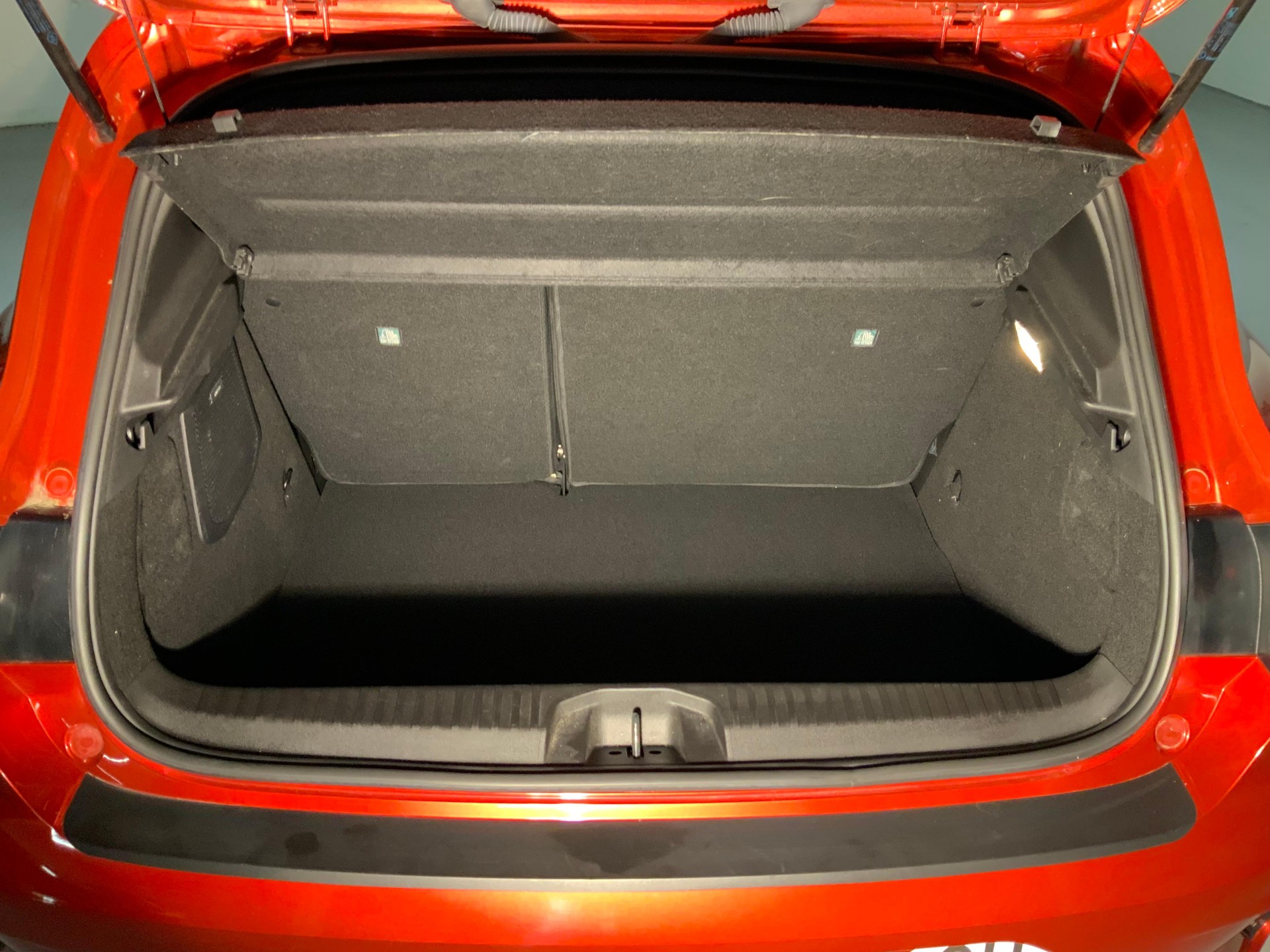 MITSUBISHI Colt 1.6 HEV Instyle - 11