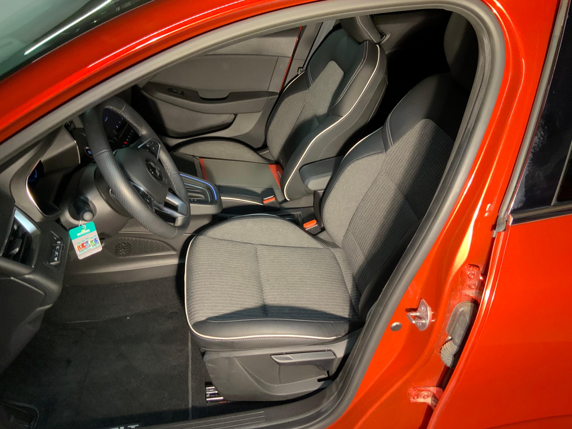 MITSUBISHI Colt 1.6 HEV Instyle - 12