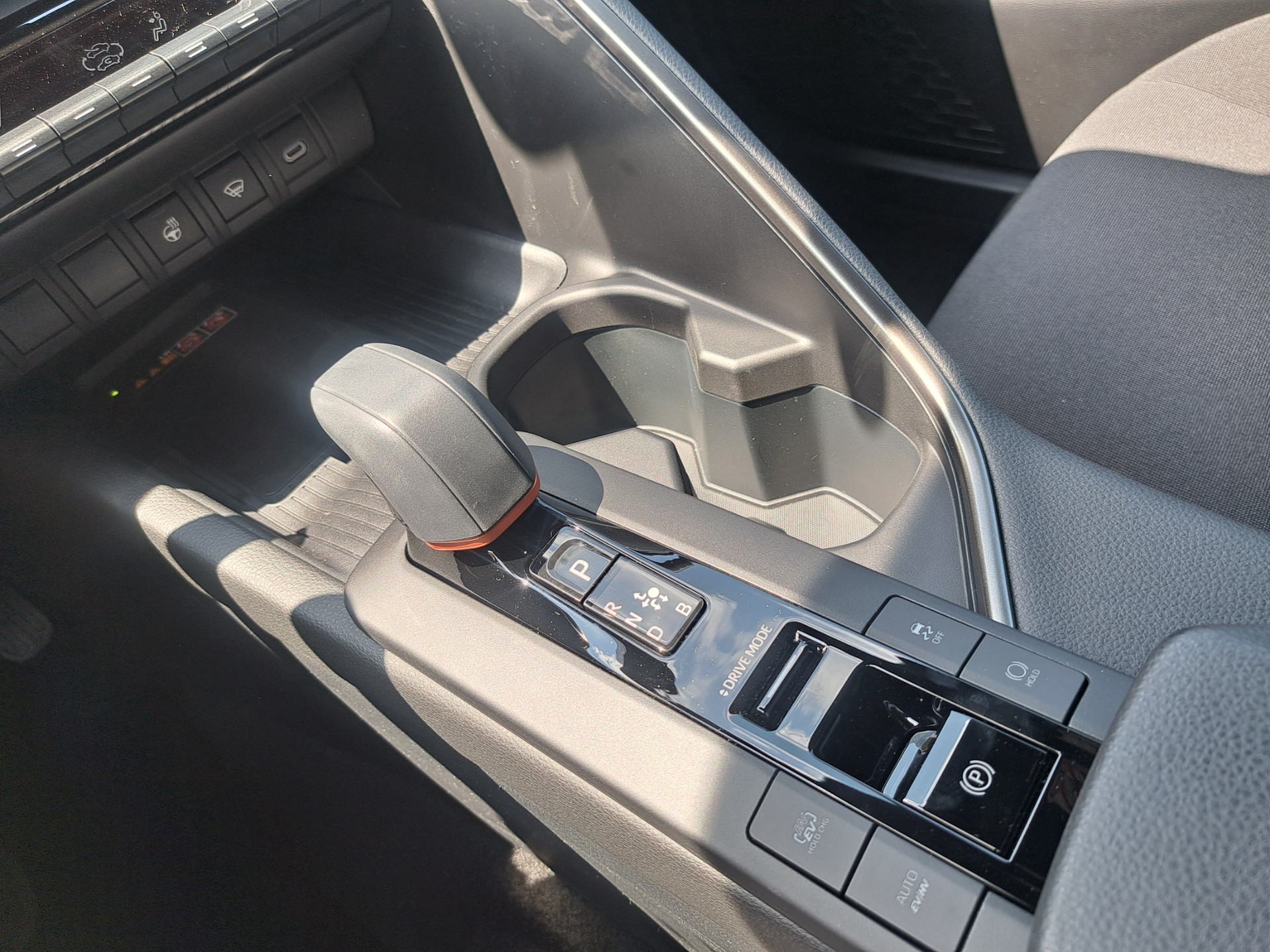 TOYOTA C-HR 2.0 PHEV CVT Swiss Edition - 12