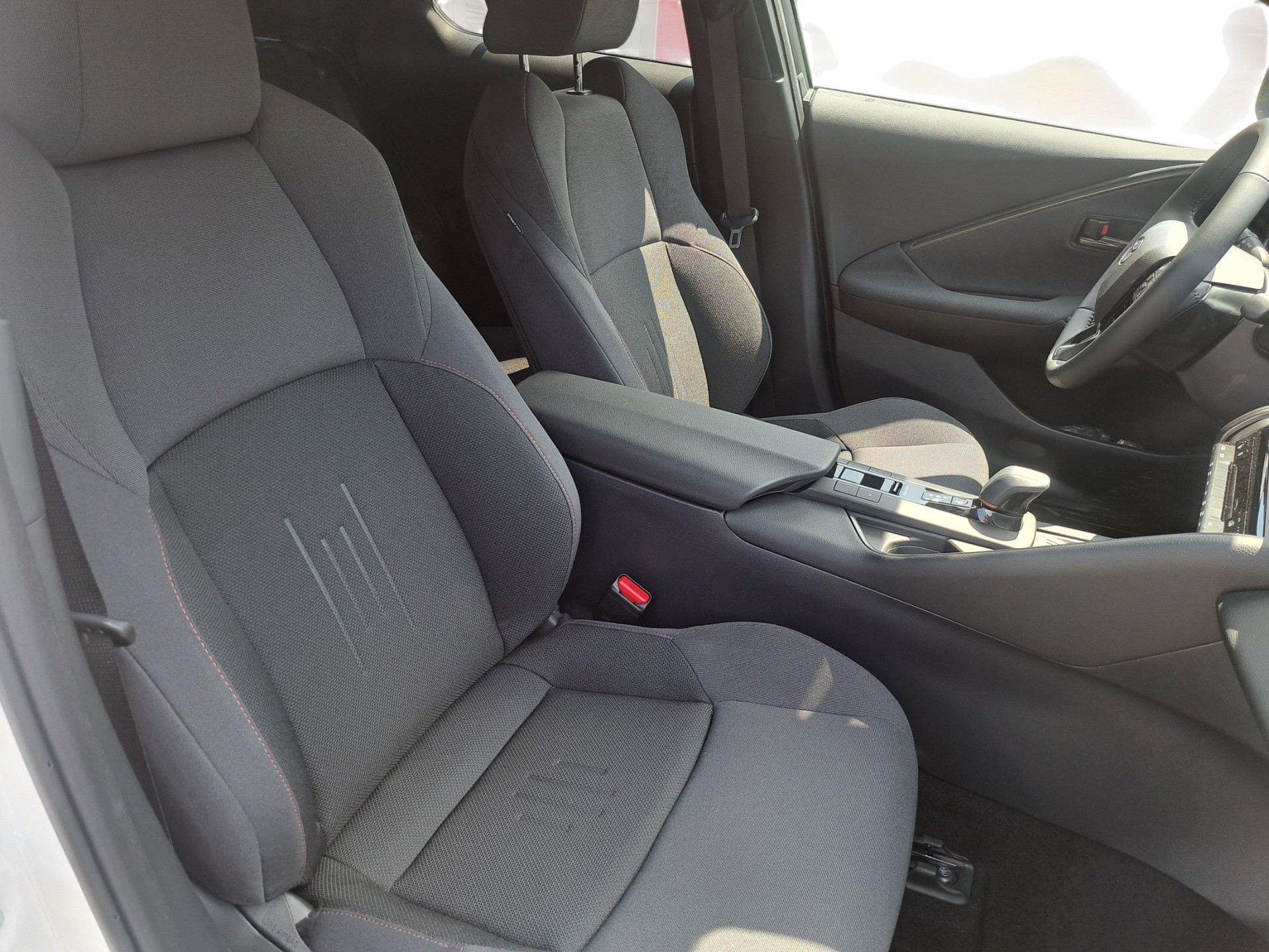 TOYOTA C-HR 2.0 PHEV CVT Swiss Edition - 14