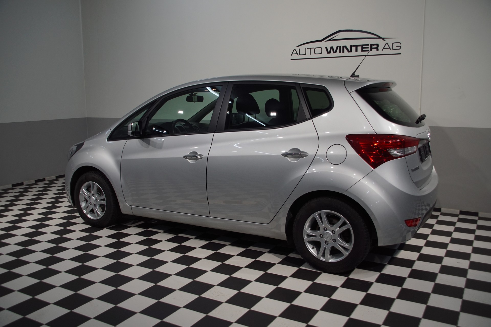 HYUNDAI iX20 1.6 Amplia Automatic - 8