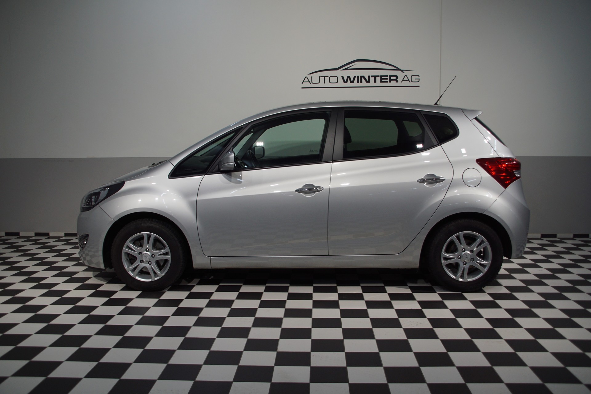 HYUNDAI iX20 1.6 Amplia Automatic - 10