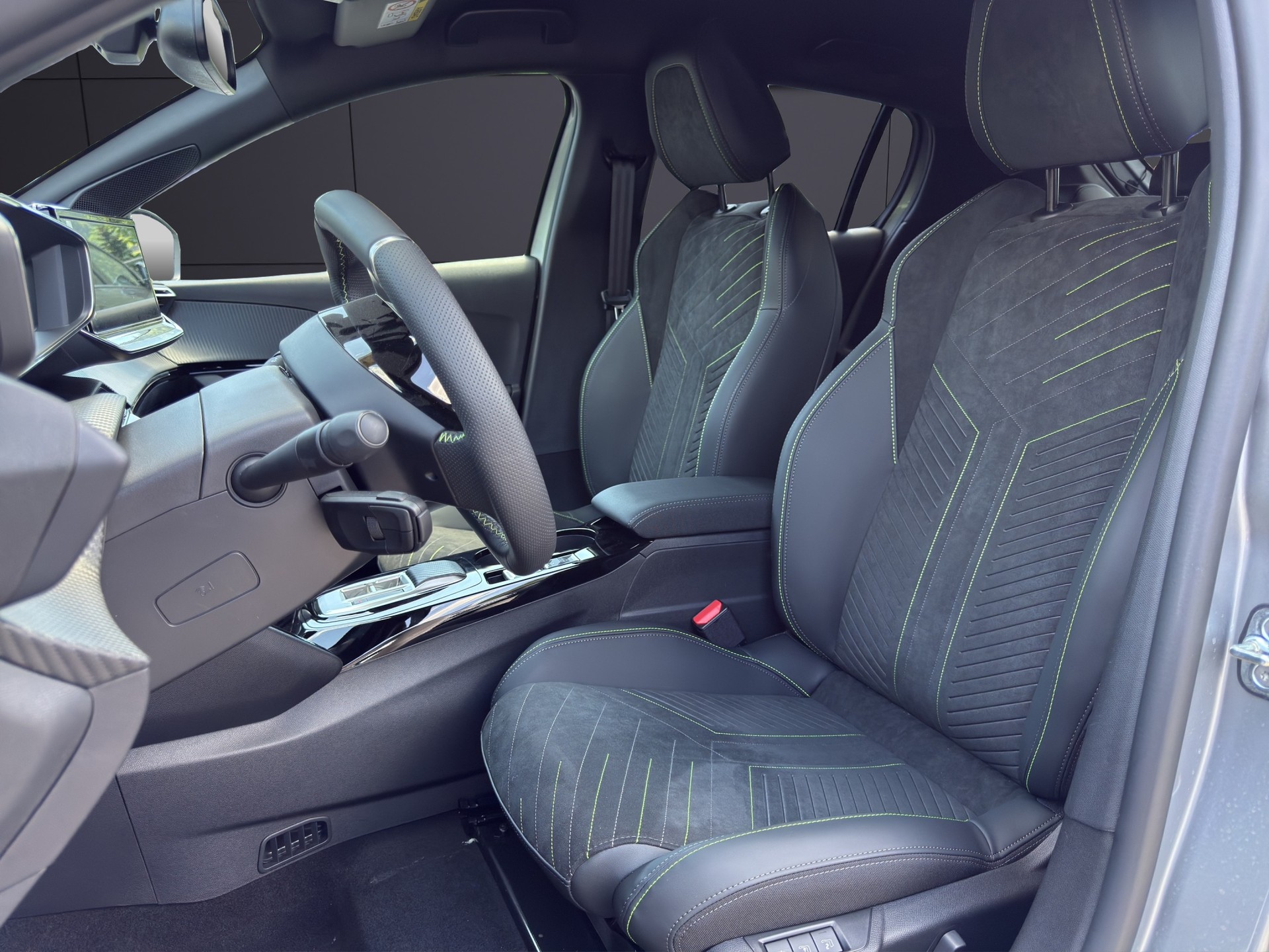 PEUGEOT 208 1.2 MHEV GT - 6