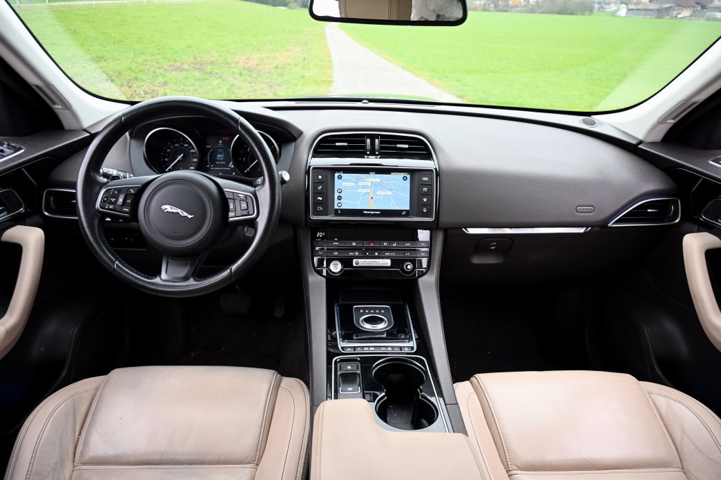 JAGUAR F-Pace 2.0d Prestige AWD Automatik - 9