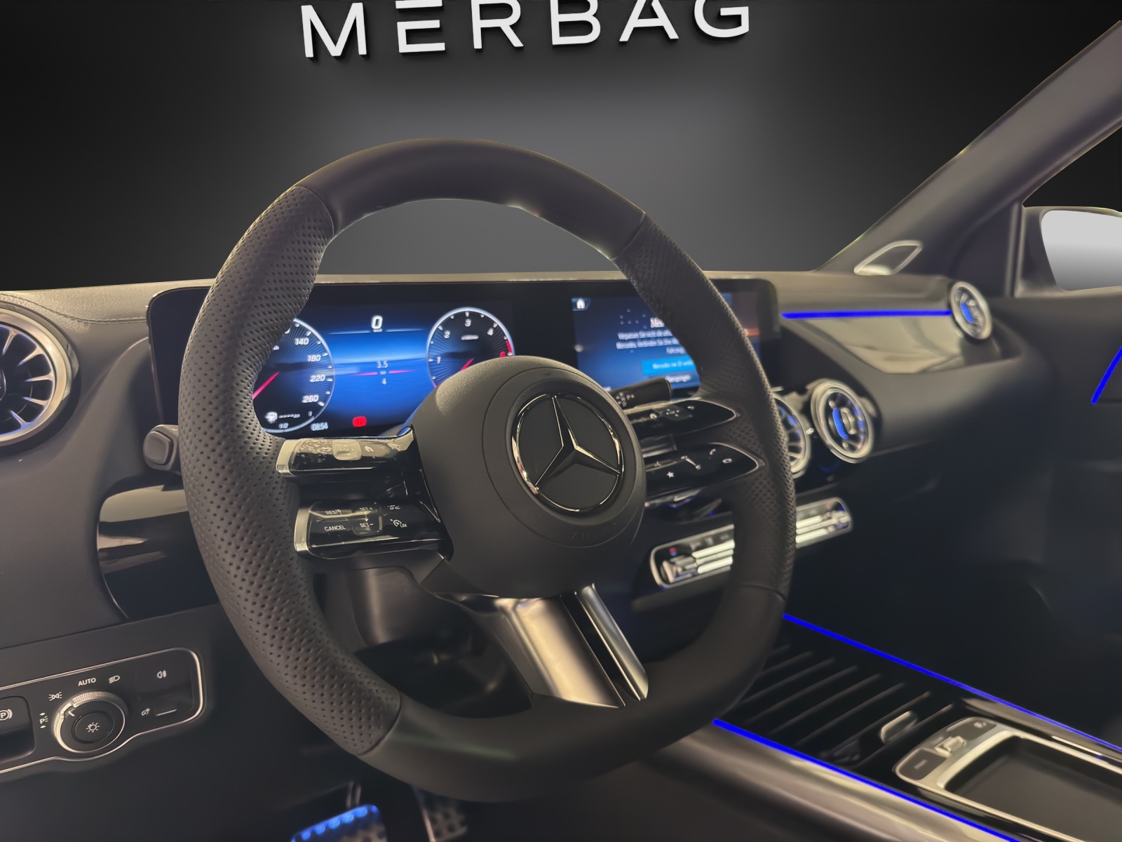 MERCEDES-BENZ GLA 220d 4Matic 8G-DCT - 11