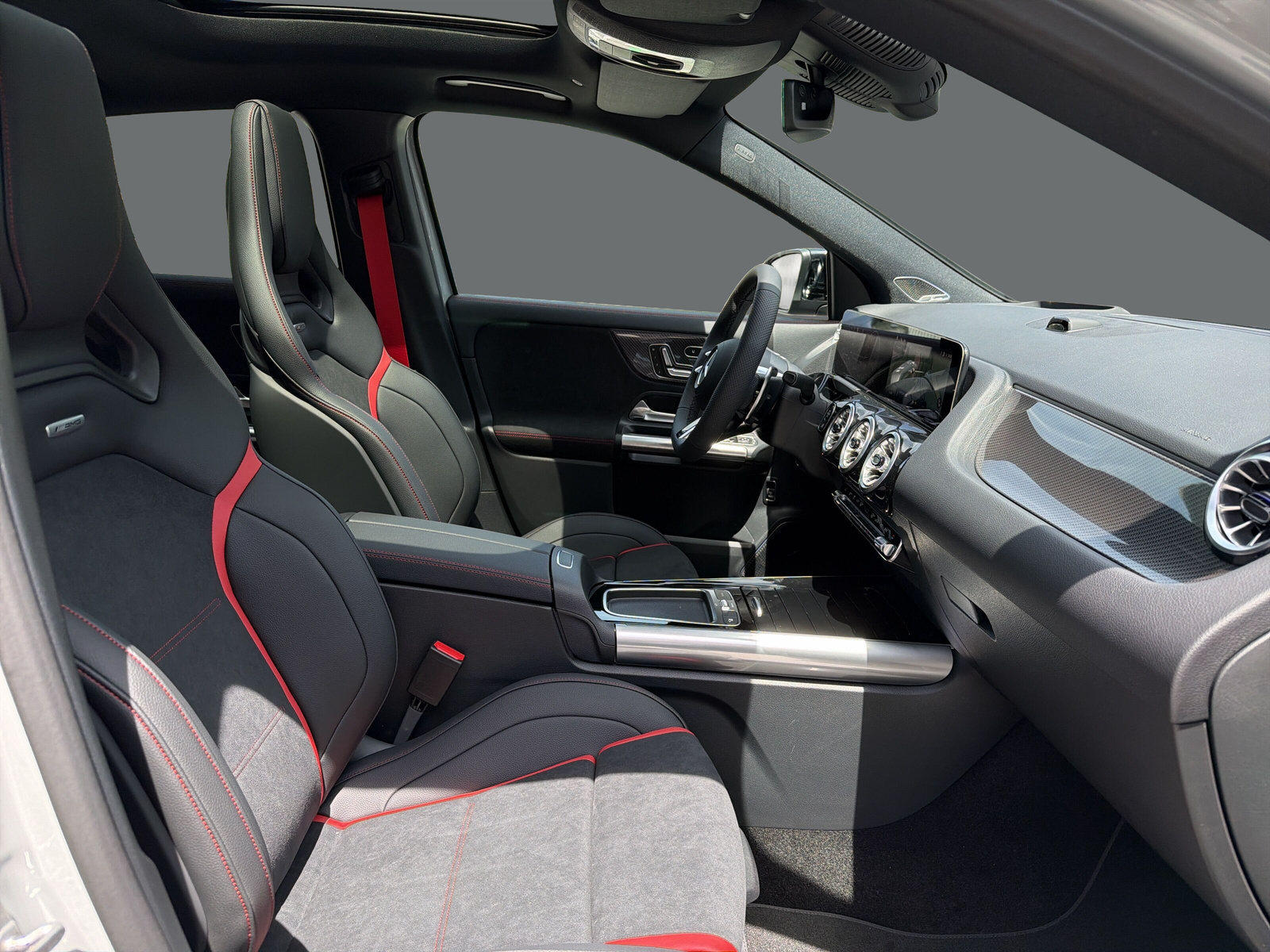 MERCEDES-BENZ GLA AMG 35 4Matic 8G-DCT - 18