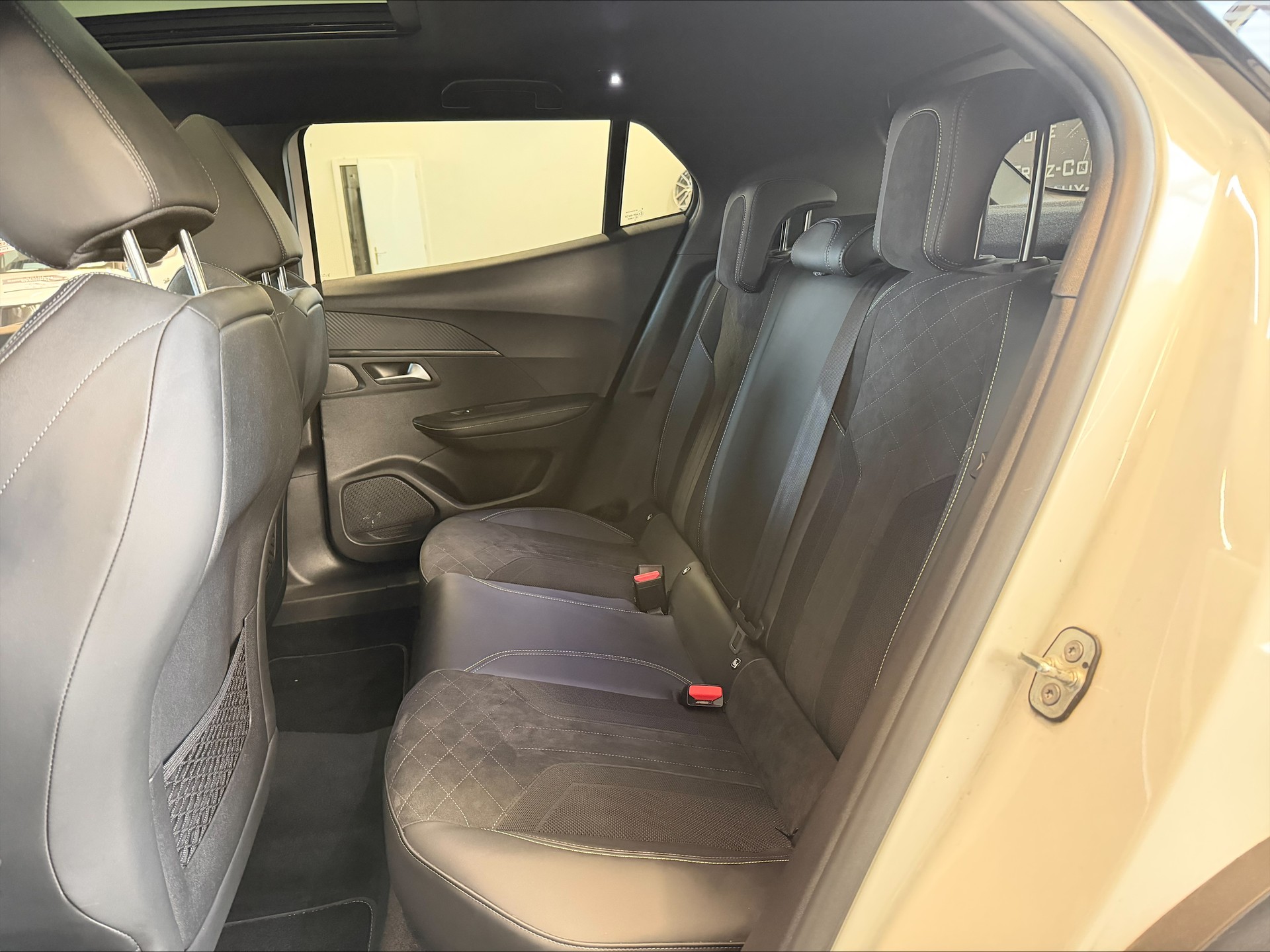 PEUGEOT 2008 1.2 PureTech GT EAT8 - 11