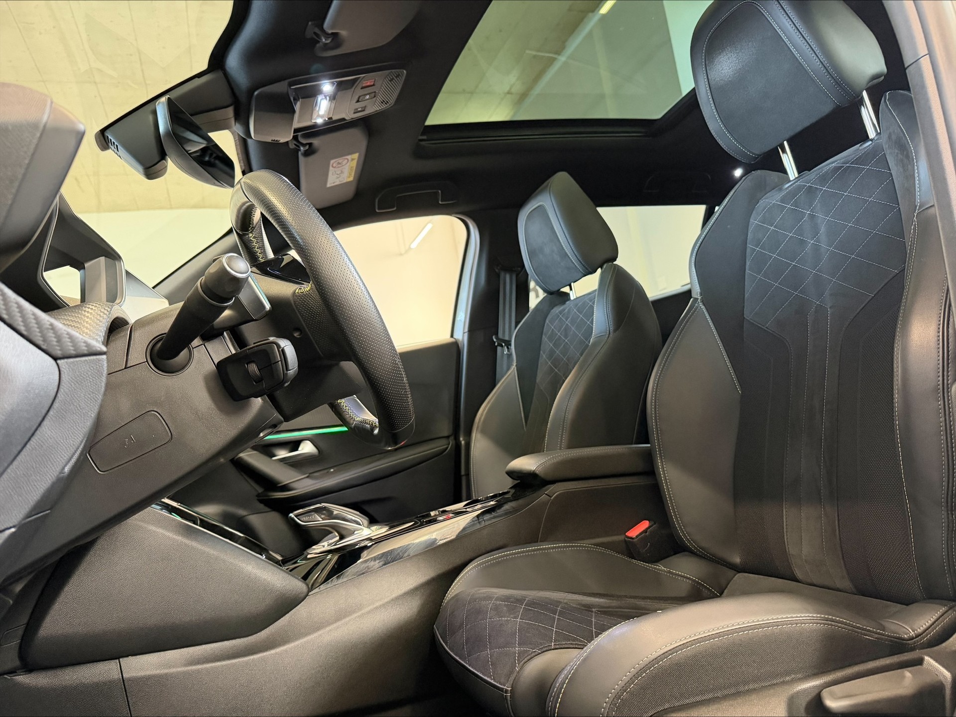 PEUGEOT 2008 1.2 PureTech GT EAT8 - 14