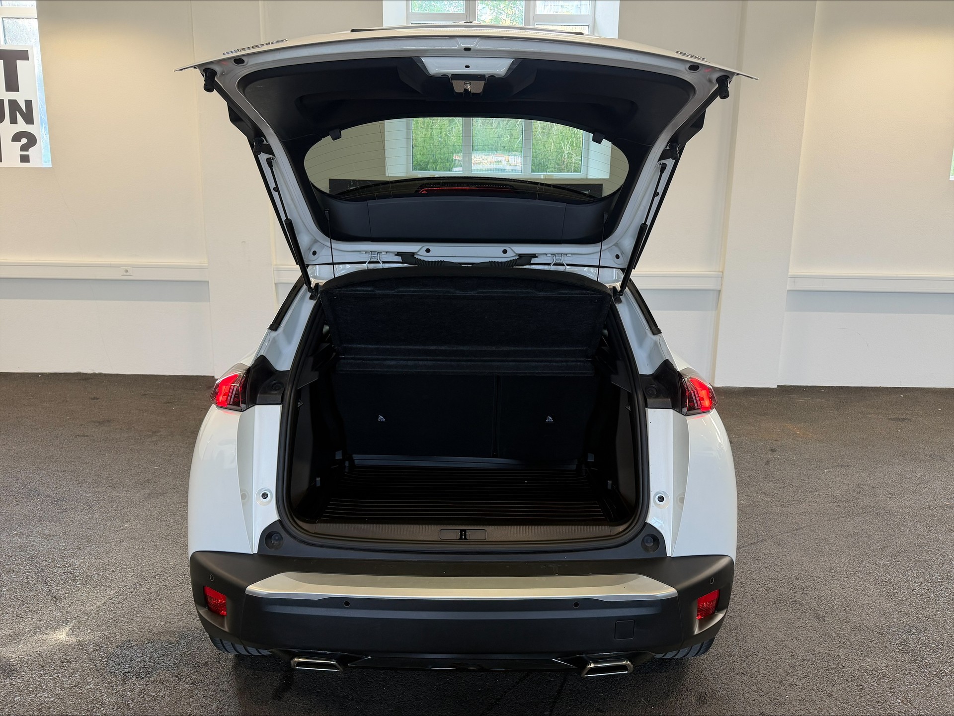 PEUGEOT 2008 1.2 PureTech GT EAT8 - 9