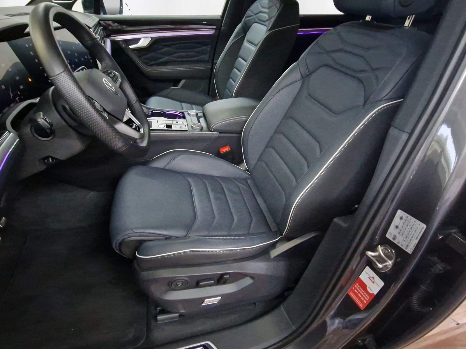 VW Touareg 3.0 TDI R-Line Tiptronic - 10