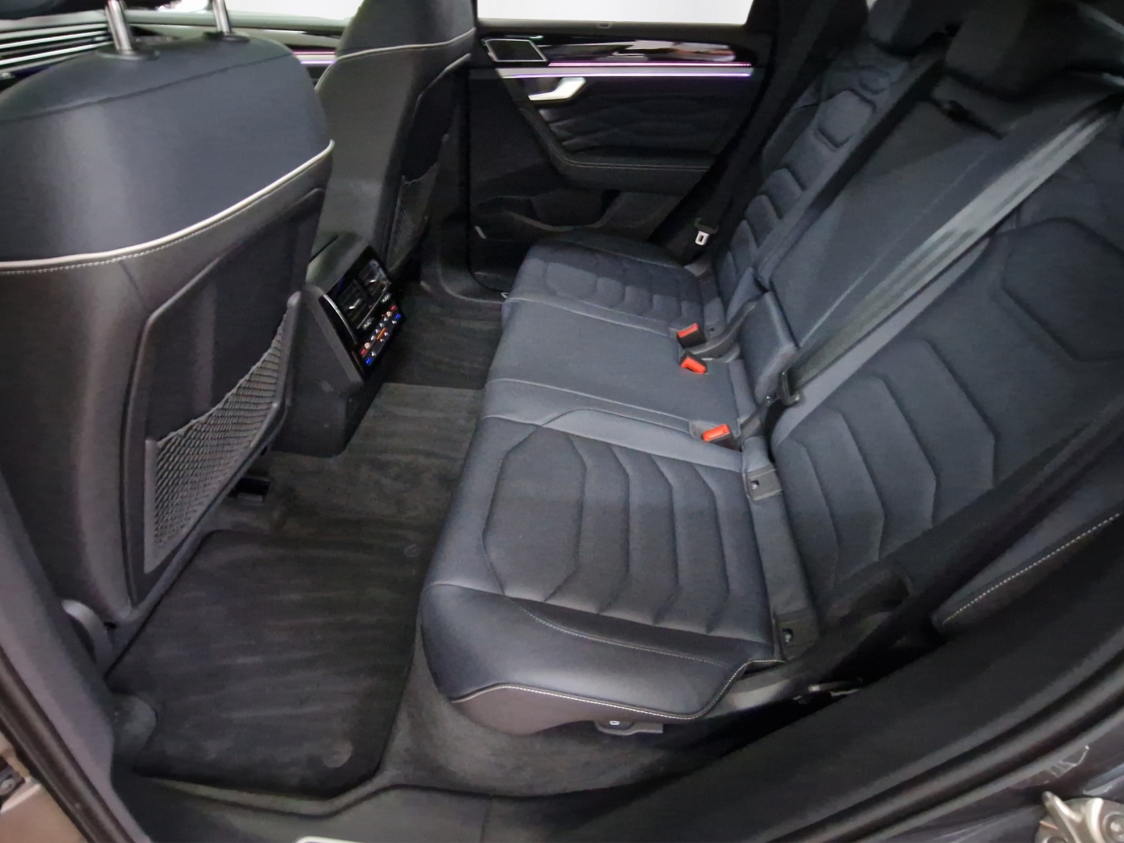 VW Touareg 3.0 TDI R-Line Tiptronic - 11