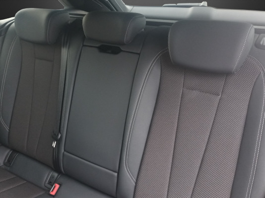 AUDI A4 Avant 40 S li S-tro qu - 10