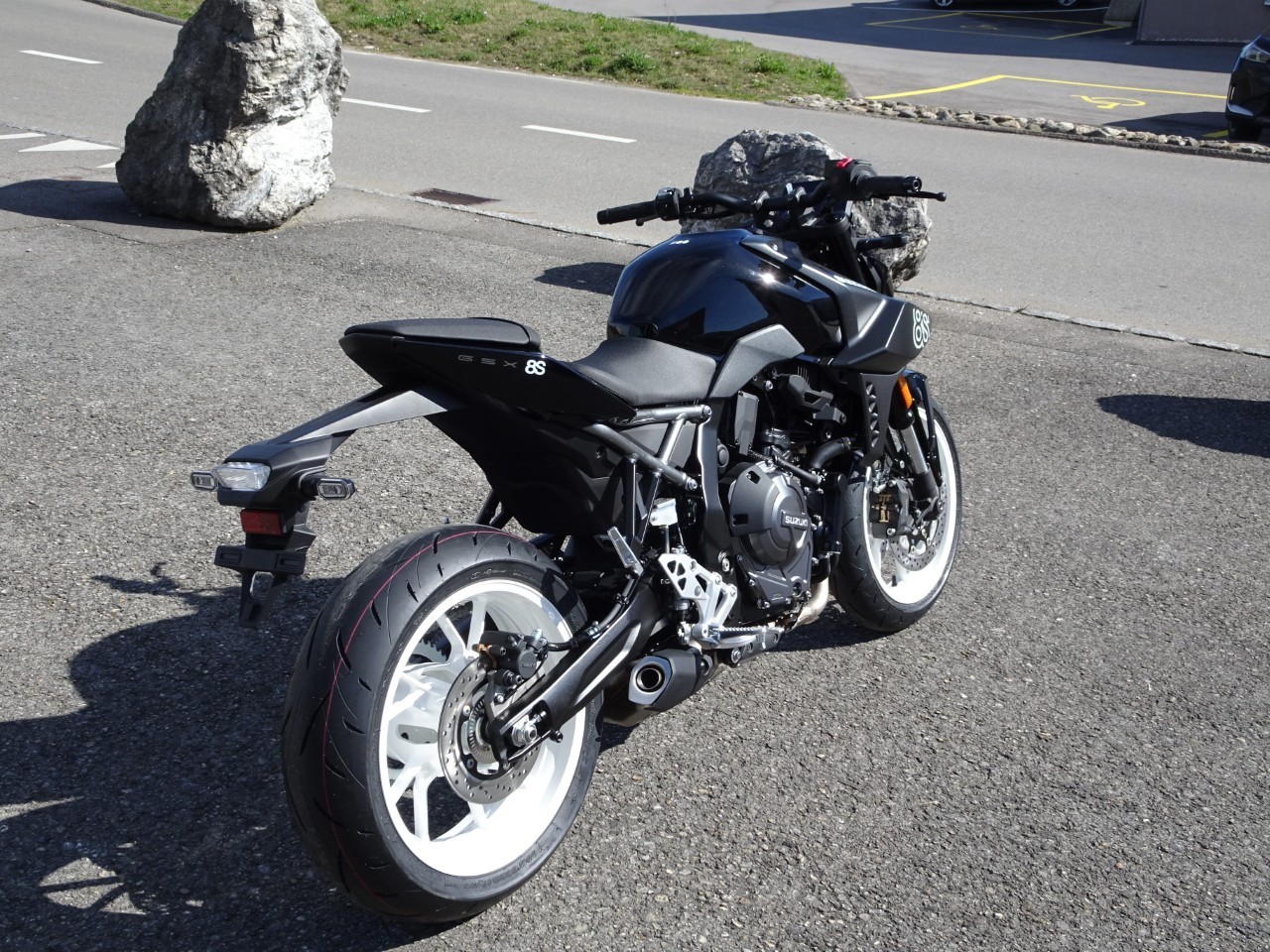 SUZUKI GSX 8 S Black&White - 5