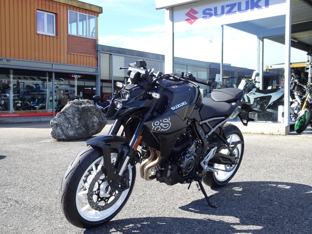 SUZUKI GSX 8 S Black&White - 4