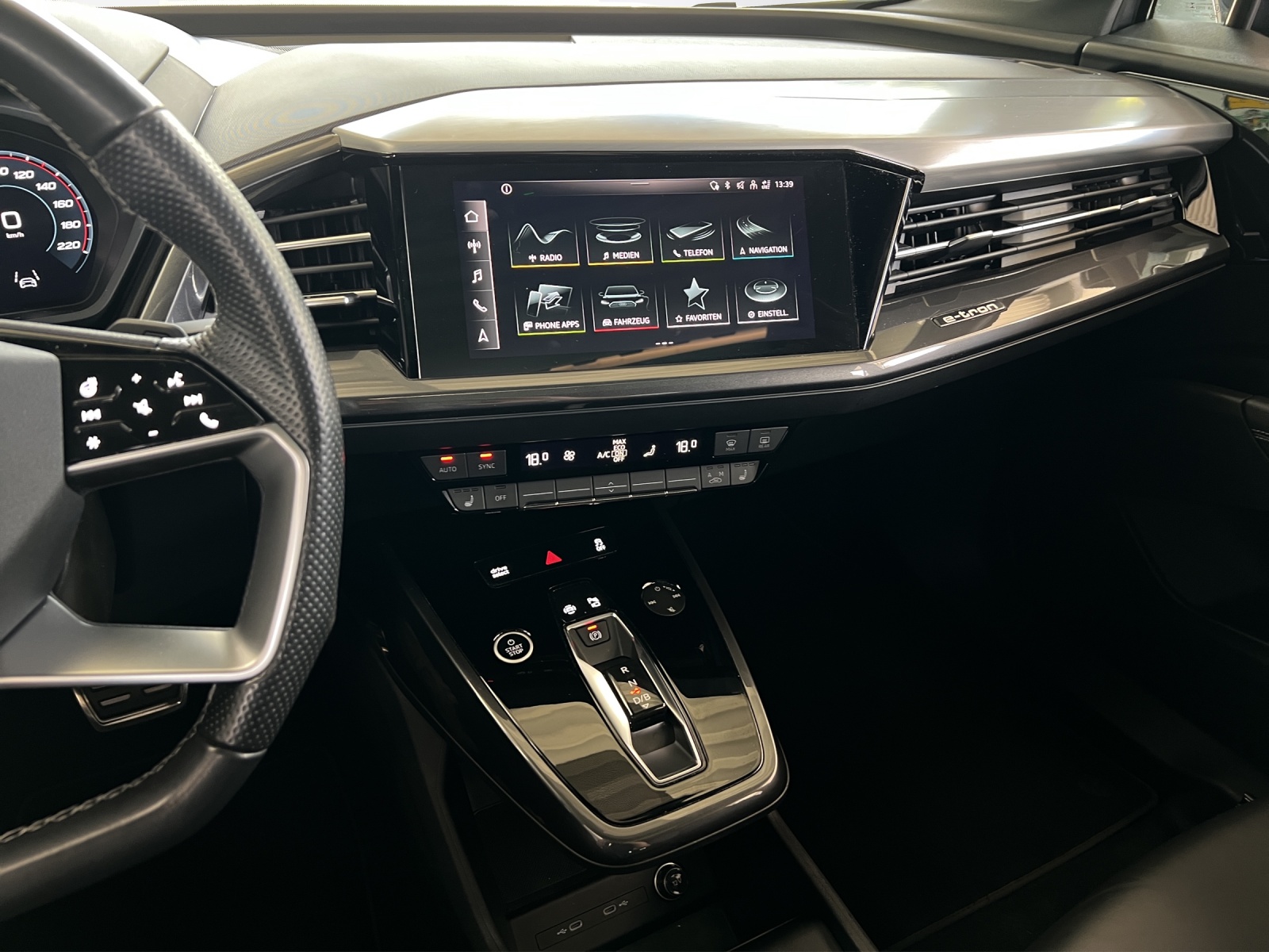 AUDI Q4 e-tron 50 quattro - 9
