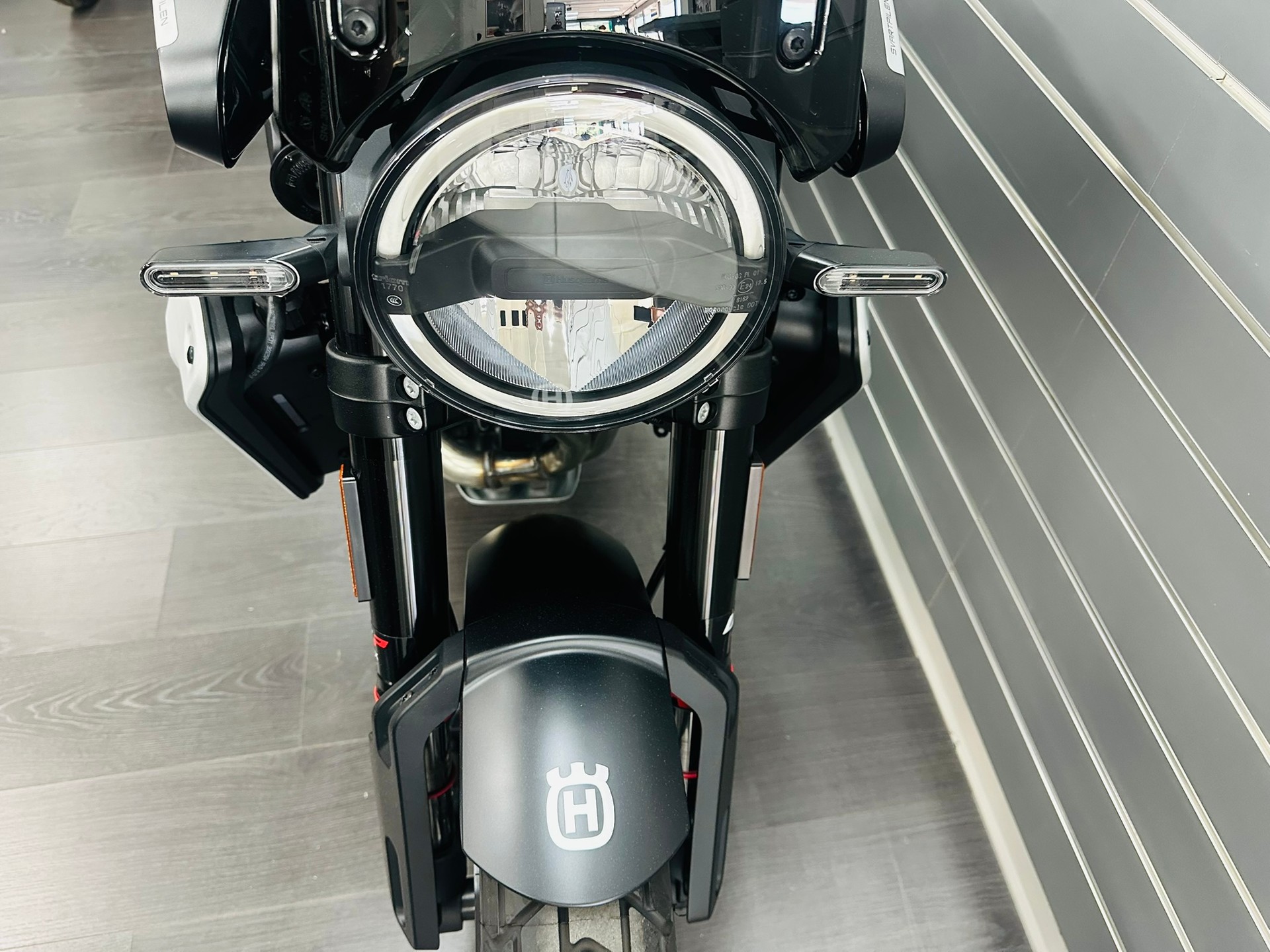 HUSQVARNA SVARTPILEN 801 - 15
